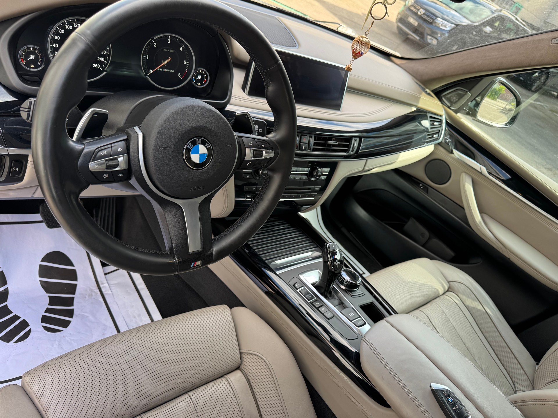 BMW X5 xDrive M50d Steptronic-image-13