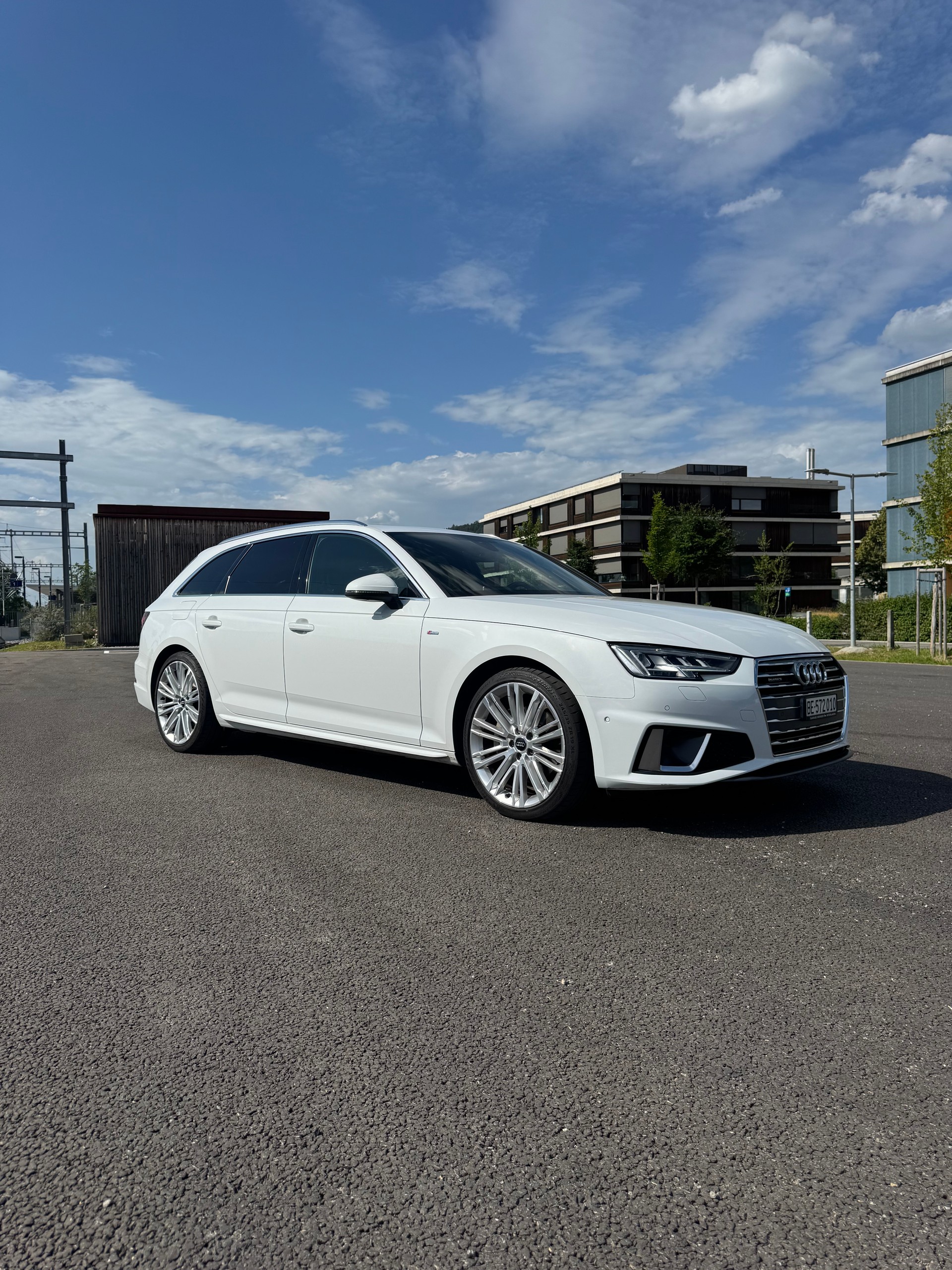 AUDI A4 S Line Quattro-image-1