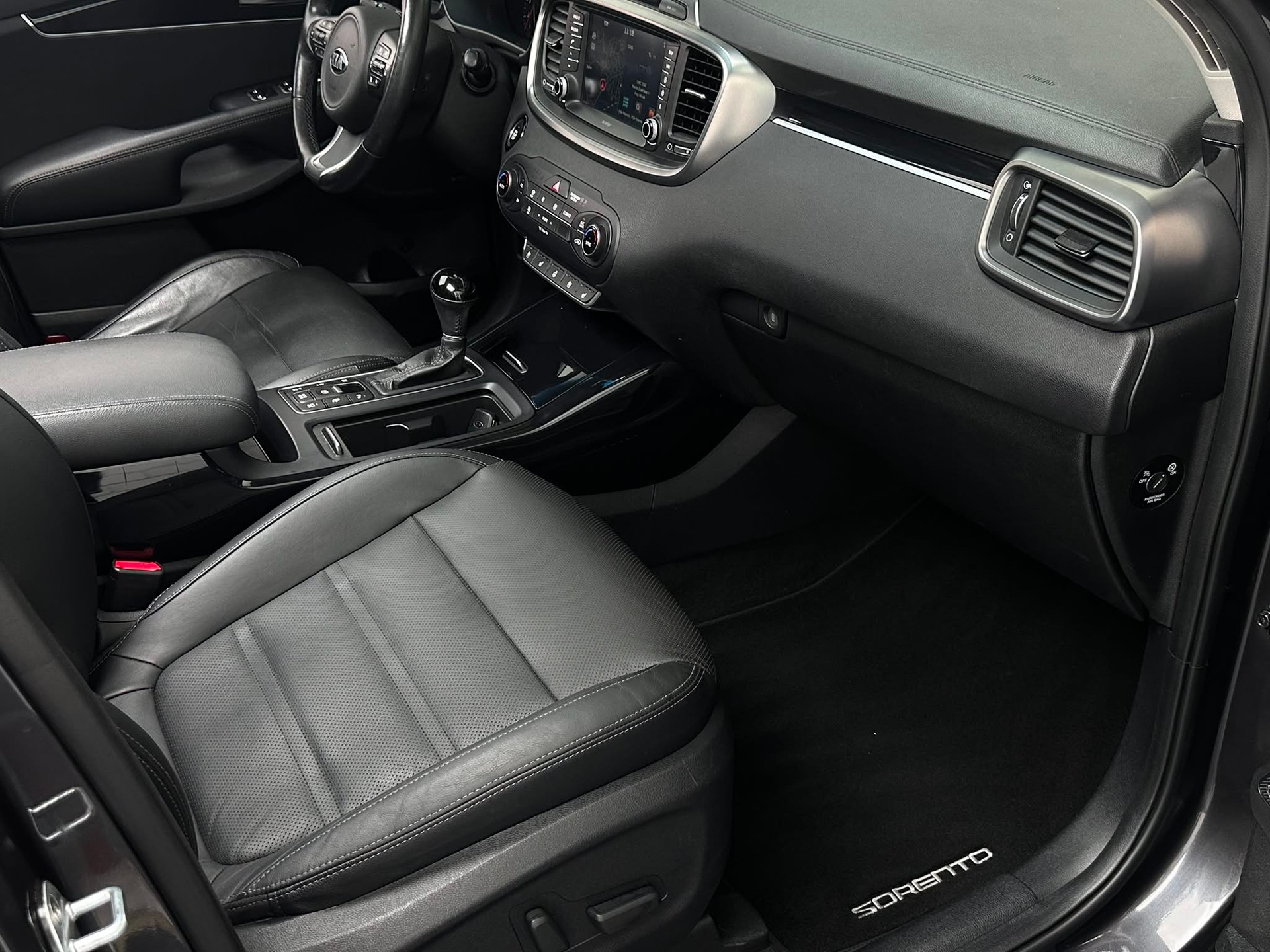 KIA Sorento 2.2 CRDI Style 7P. Automatic-image-16