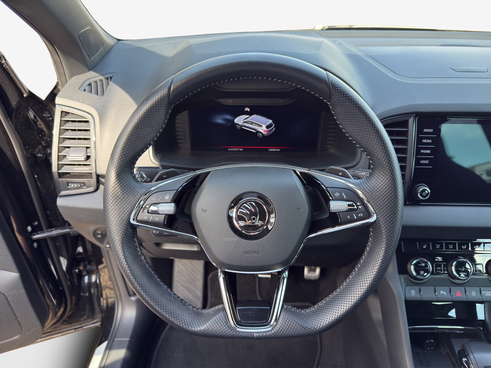 SKODA Karoq 1.5 TSI SportLine DSG-image-9