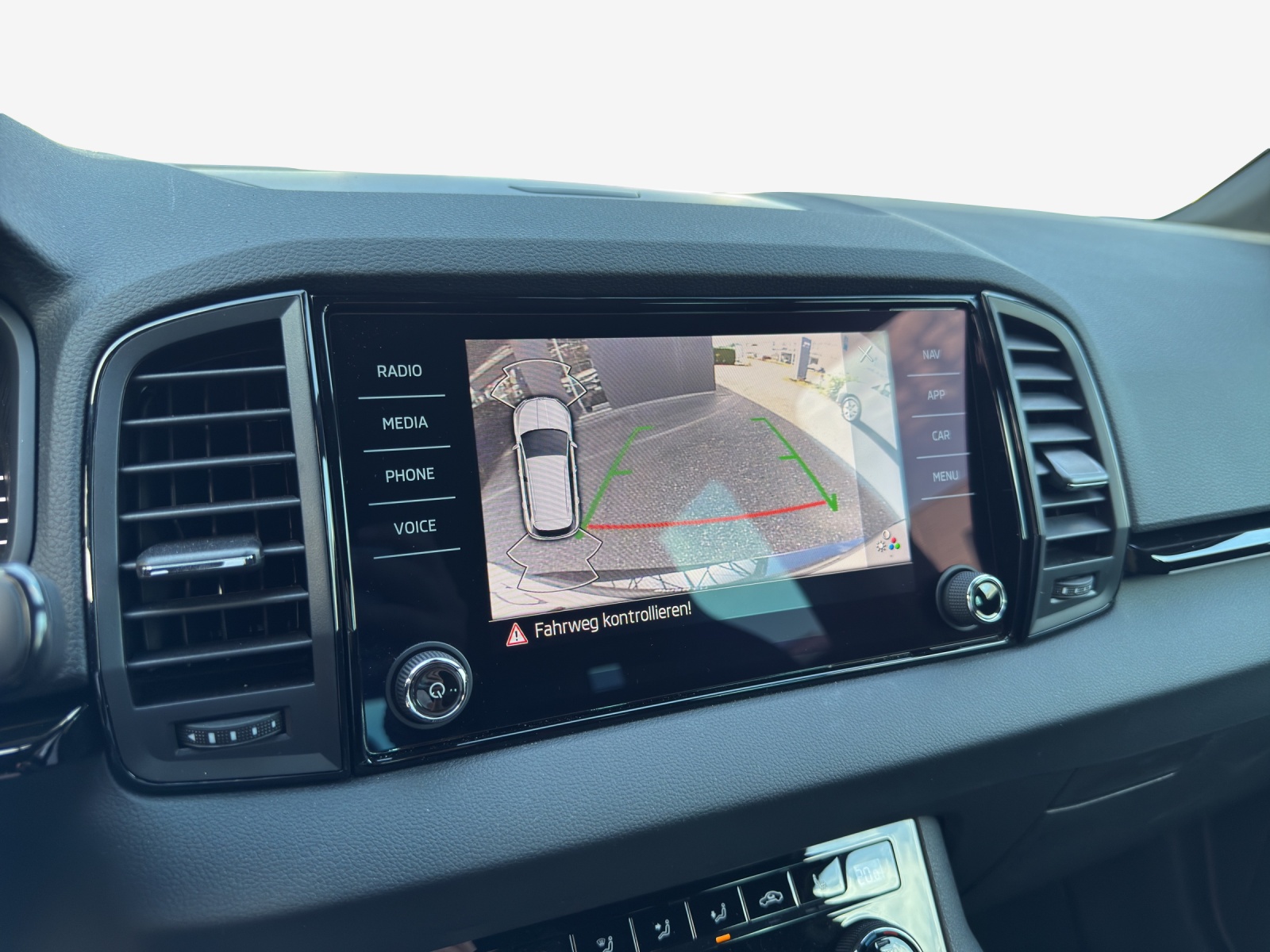 SKODA Karoq 1.5 TSI SportLine DSG-image-14