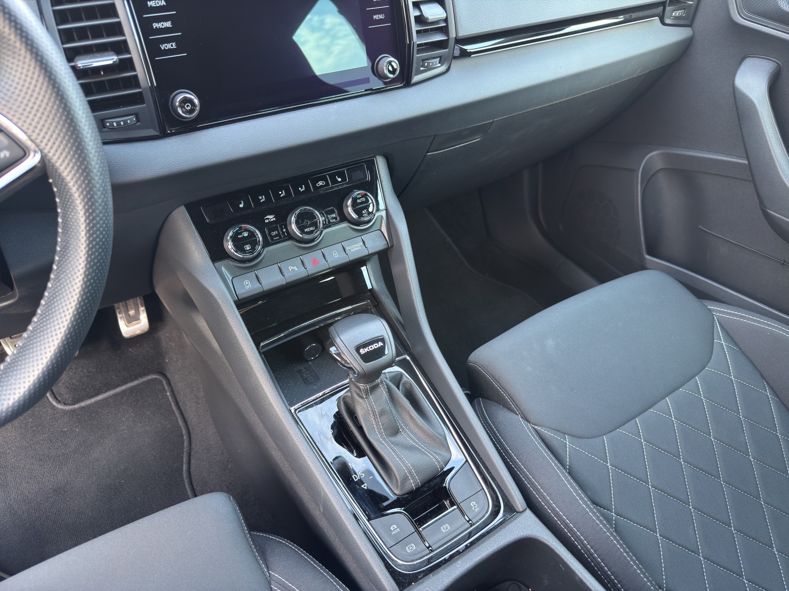 SKODA Karoq 1.5 TSI SportLine DSG-image-10