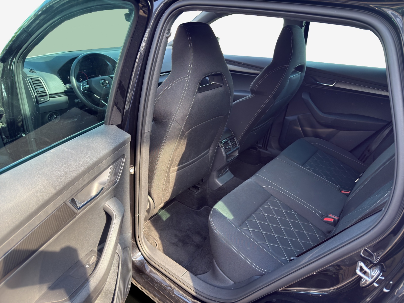 SKODA Karoq 1.5 TSI SportLine DSG-image-11