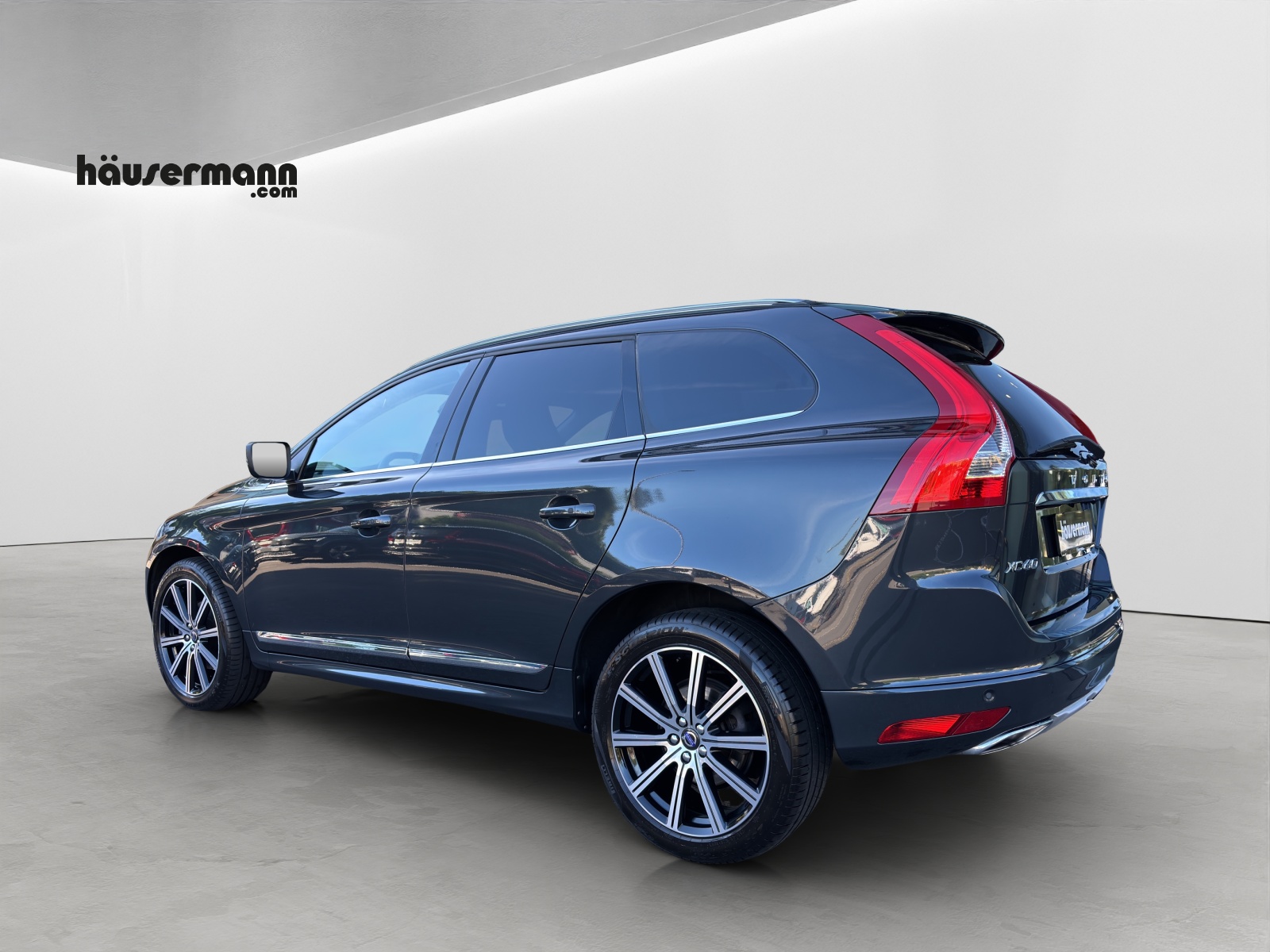 VOLVO XC60 2.4 D5 Summum AWD S/S-image-2