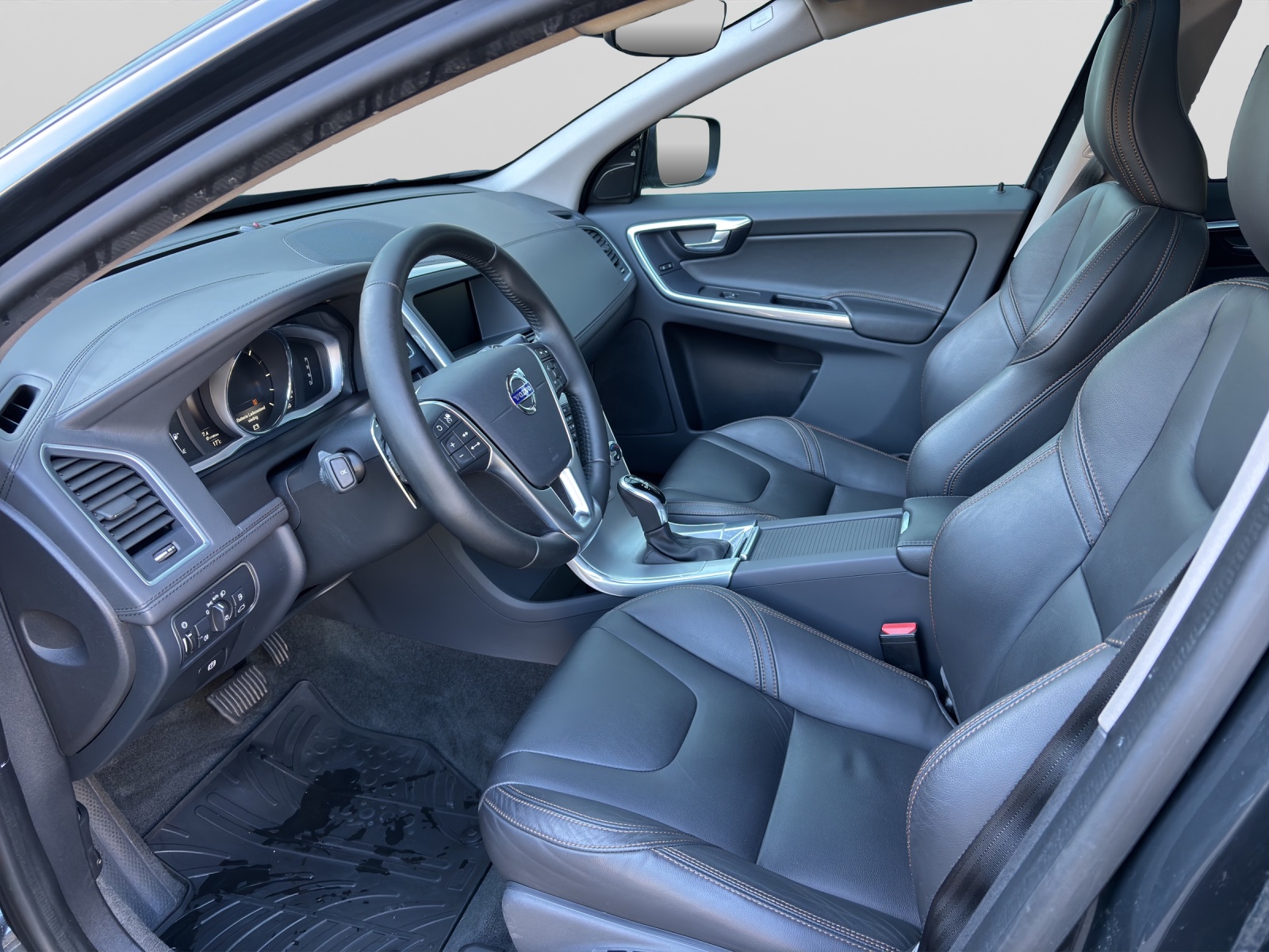 VOLVO XC60 2.4 D5 Summum AWD S/S-image-3