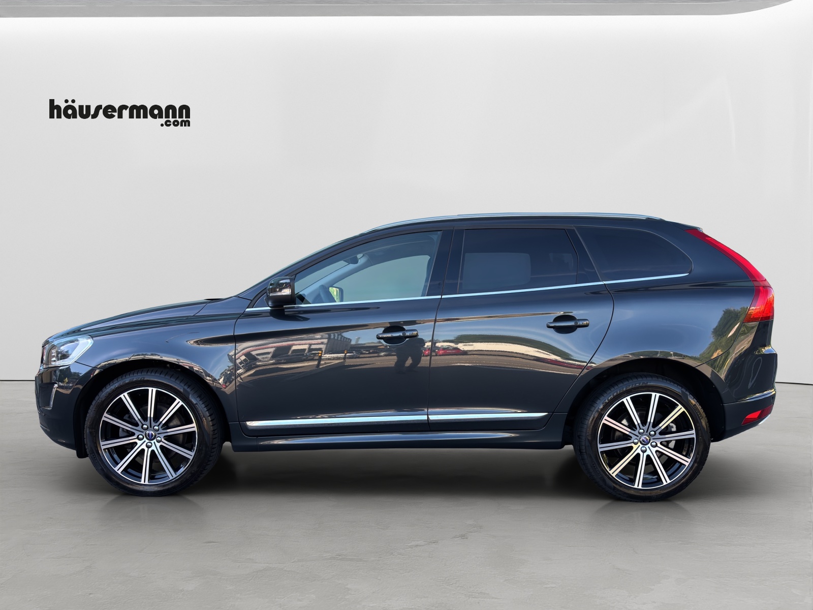 VOLVO XC60 2.4 D5 Summum AWD S/S-image-1