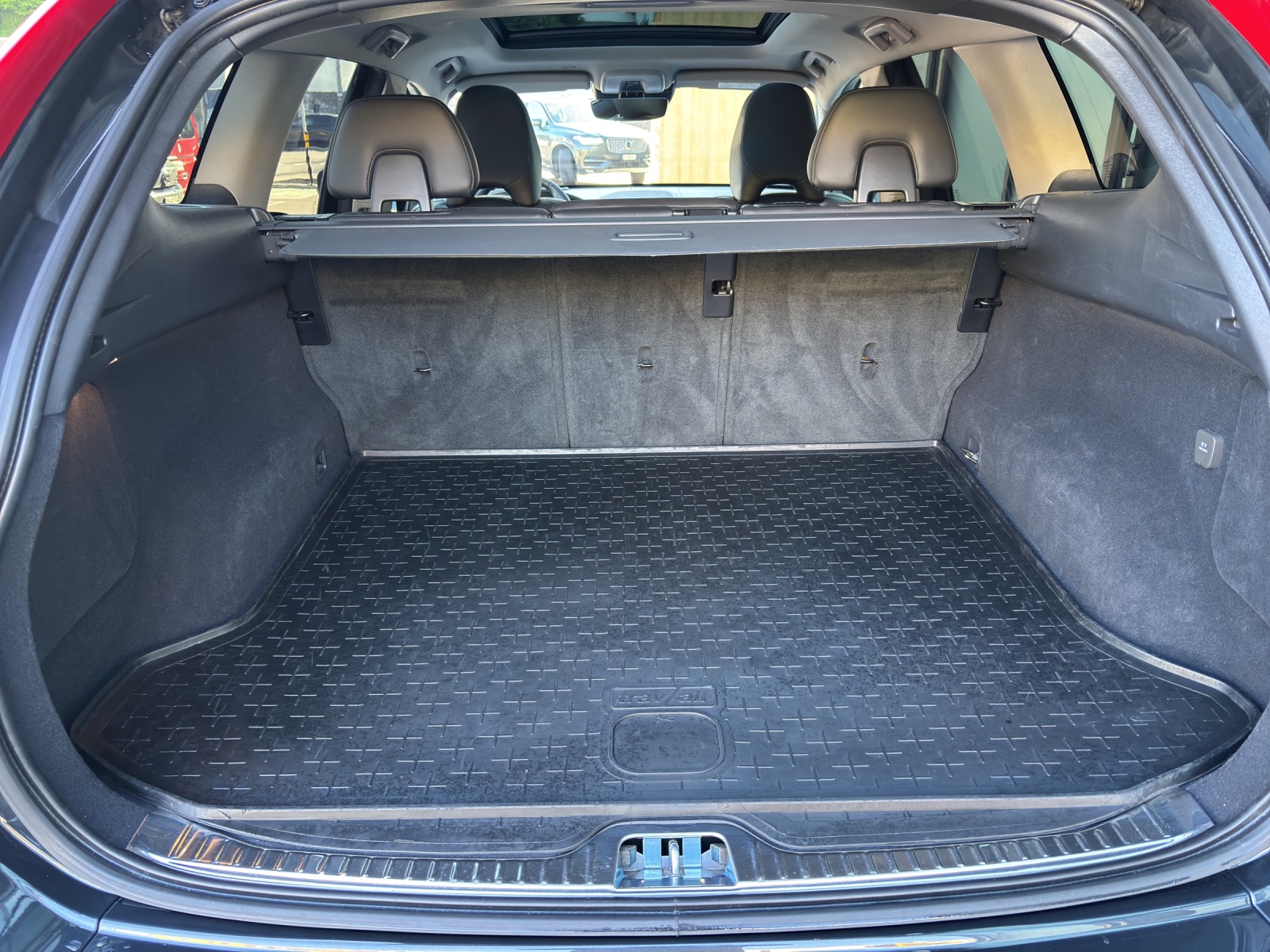 VOLVO XC60 2.4 D5 Summum AWD S/S-image-12