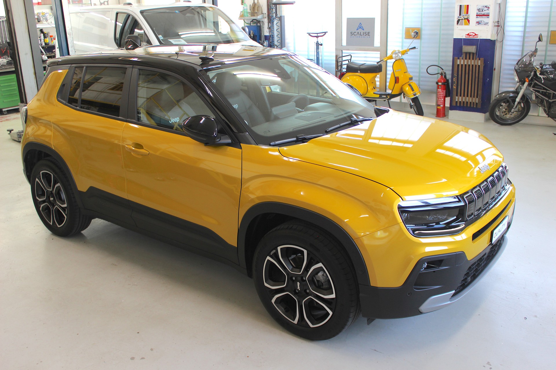 JEEP Avenger 54kWh Summit Swiss 💥 Leder *Sitzheizung *360°Kamera *DAB+ *ADAS-Systeme *Frontscheibenheizung 💥 Lieferung möglich-image-15