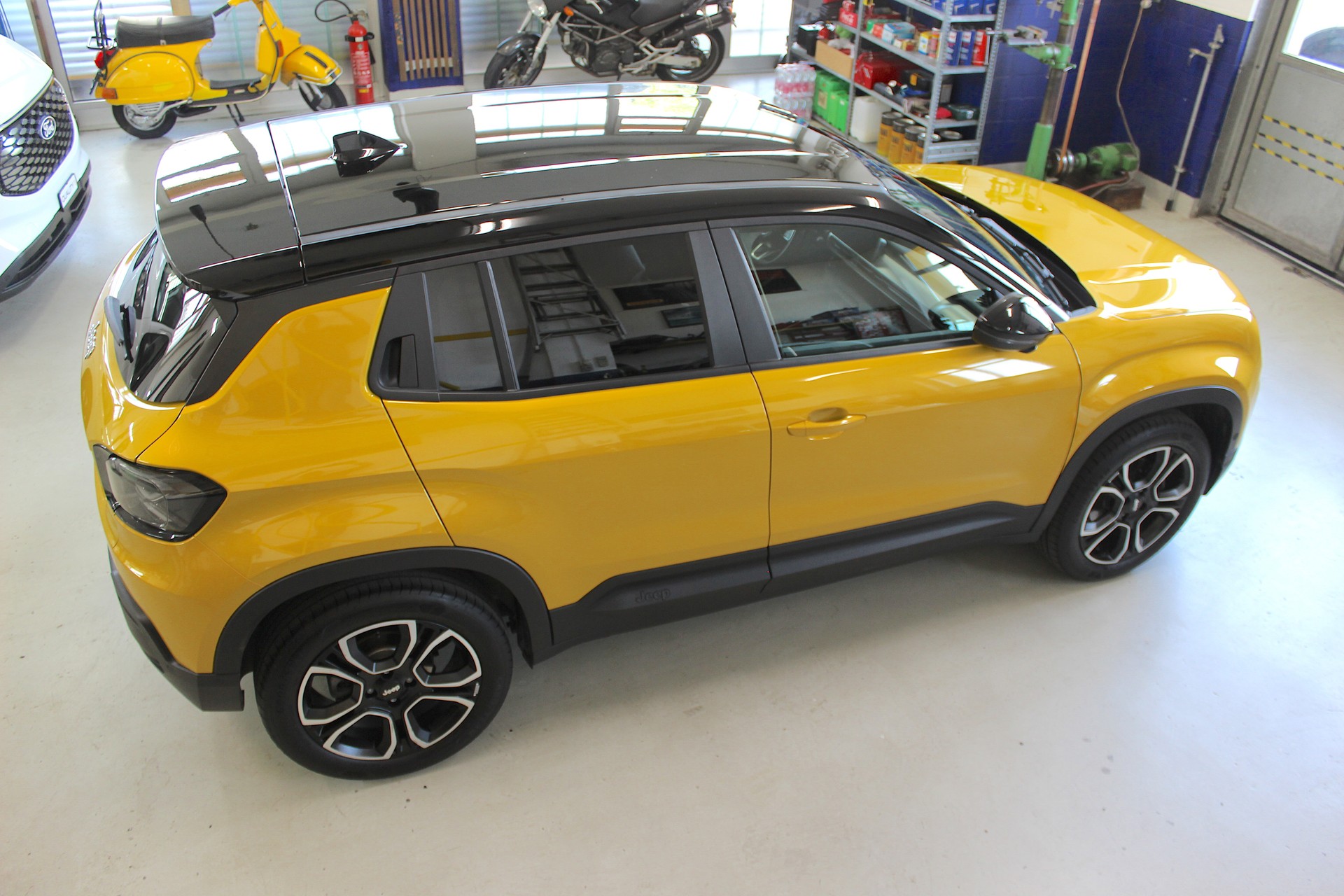 JEEP Avenger 54kWh Summit Swiss 💥 Leder *Sitzheizung *360°Kamera *DAB+ *ADAS-Systeme *Frontscheibenheizung 💥 Lieferung möglich-image-1