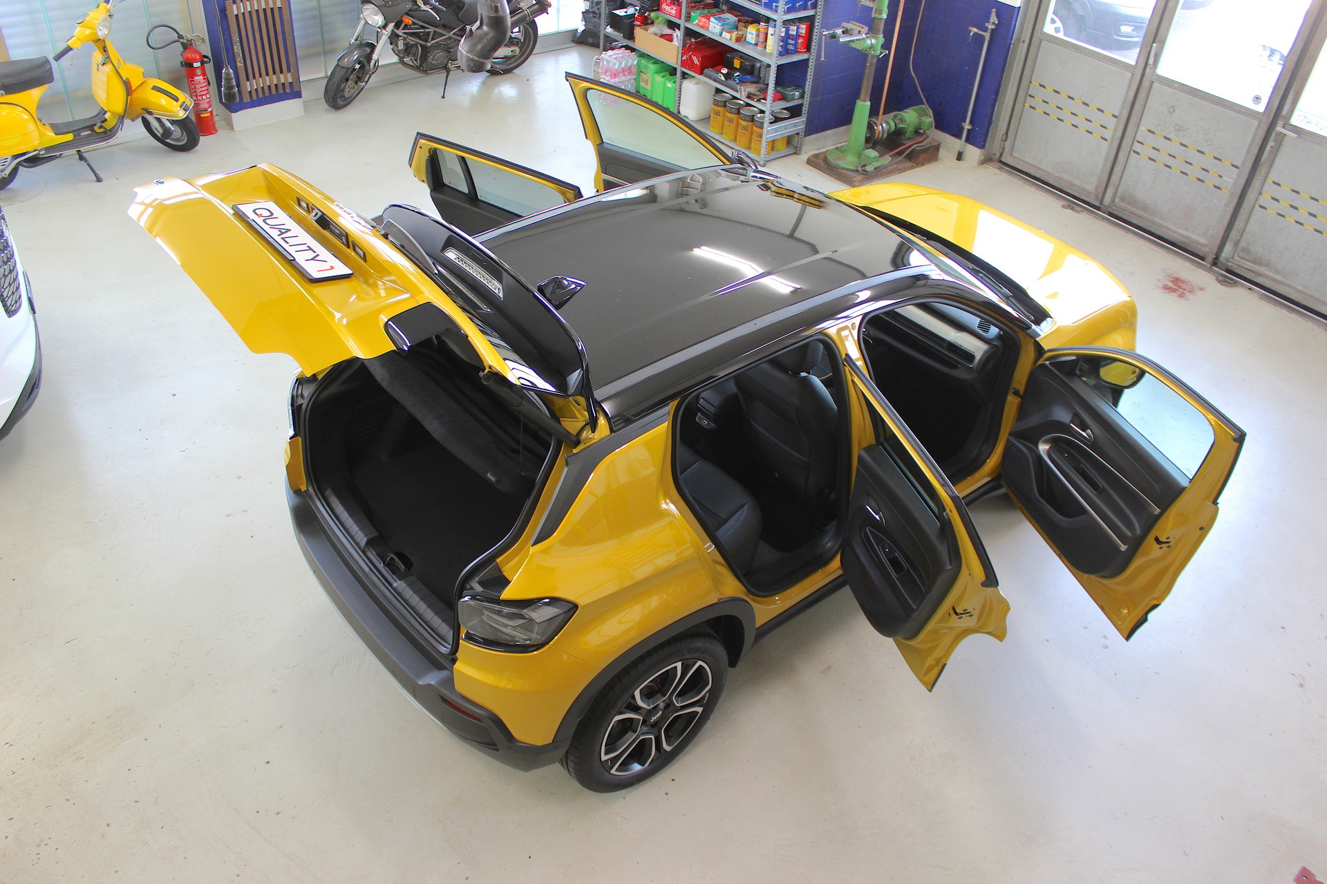 JEEP Avenger 54kWh Summit Swiss 💥 Leder *Sitzheizung *360°Kamera *DAB+ *ADAS-Systeme *Frontscheibenheizung 💥 Lieferung möglich-image-16