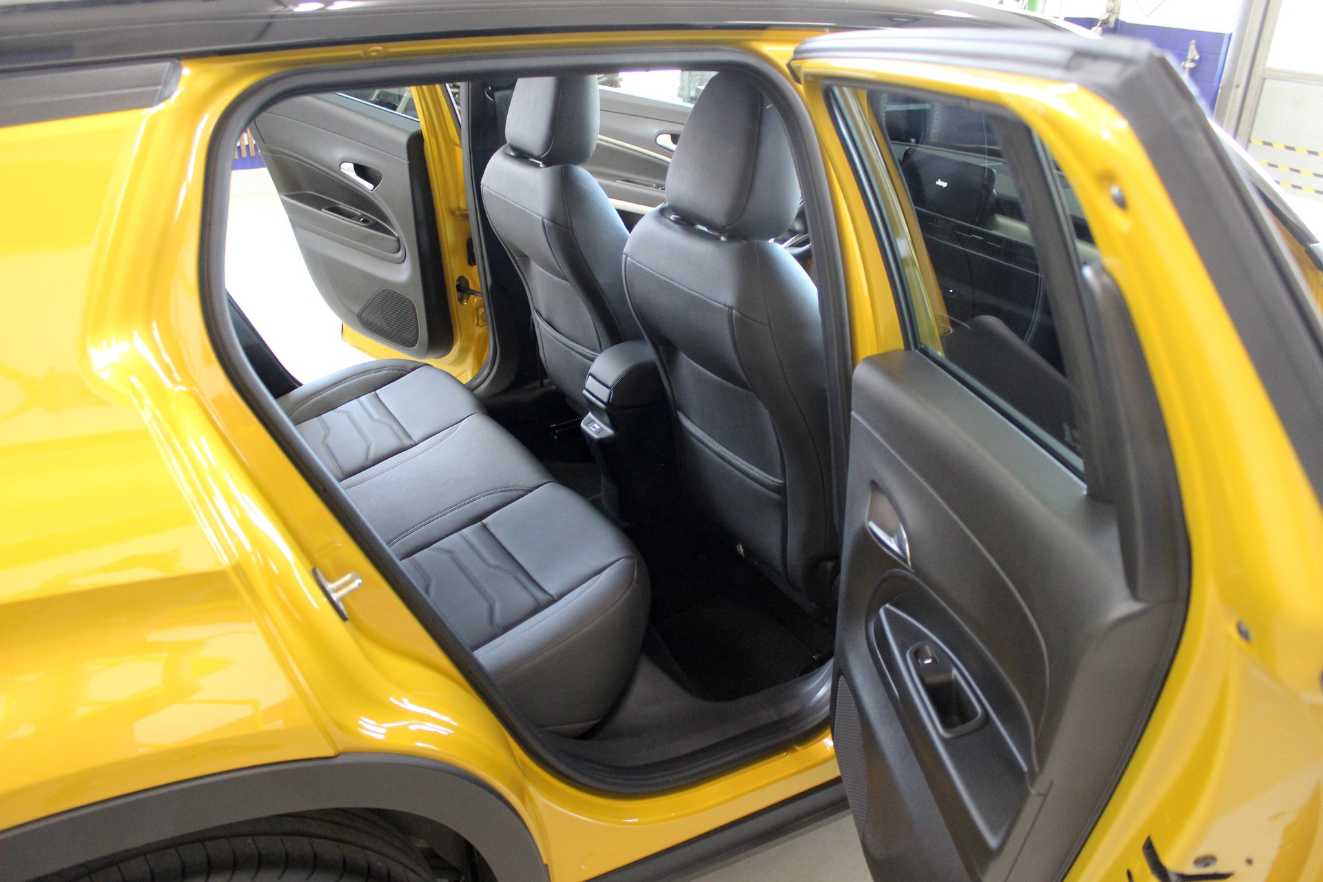 JEEP Avenger 54kWh Summit Swiss 💥 Leder *Sitzheizung *360°Kamera *DAB+ *ADAS-Systeme *Frontscheibenheizung 💥 Lieferung möglich-image-20