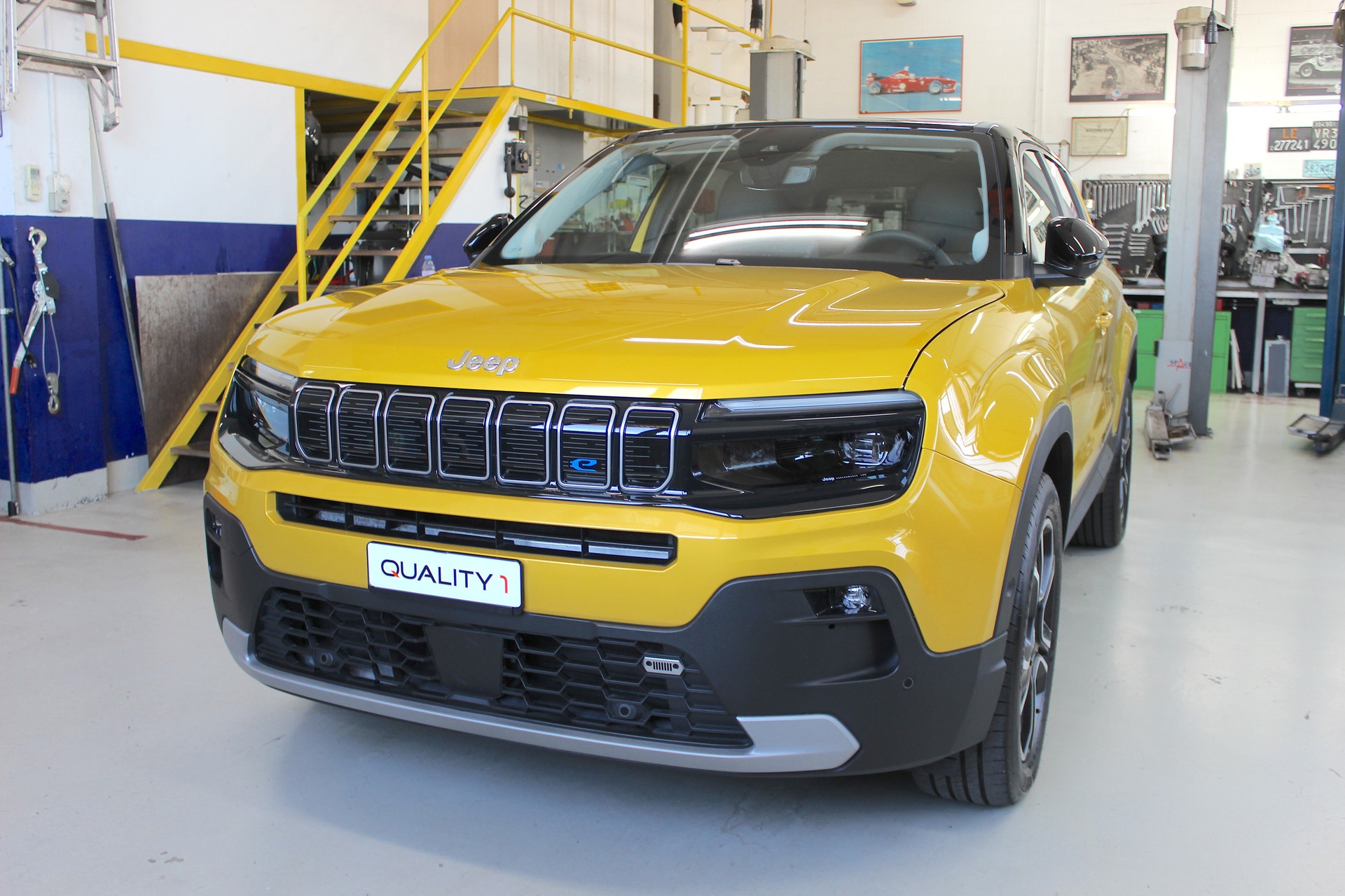 JEEP Avenger 54kWh Summit Swiss 💥 Leder *Sitzheizung *360°Kamera *DAB+ *ADAS-Systeme *Frontscheibenheizung 💥 Lieferung möglich-image-13