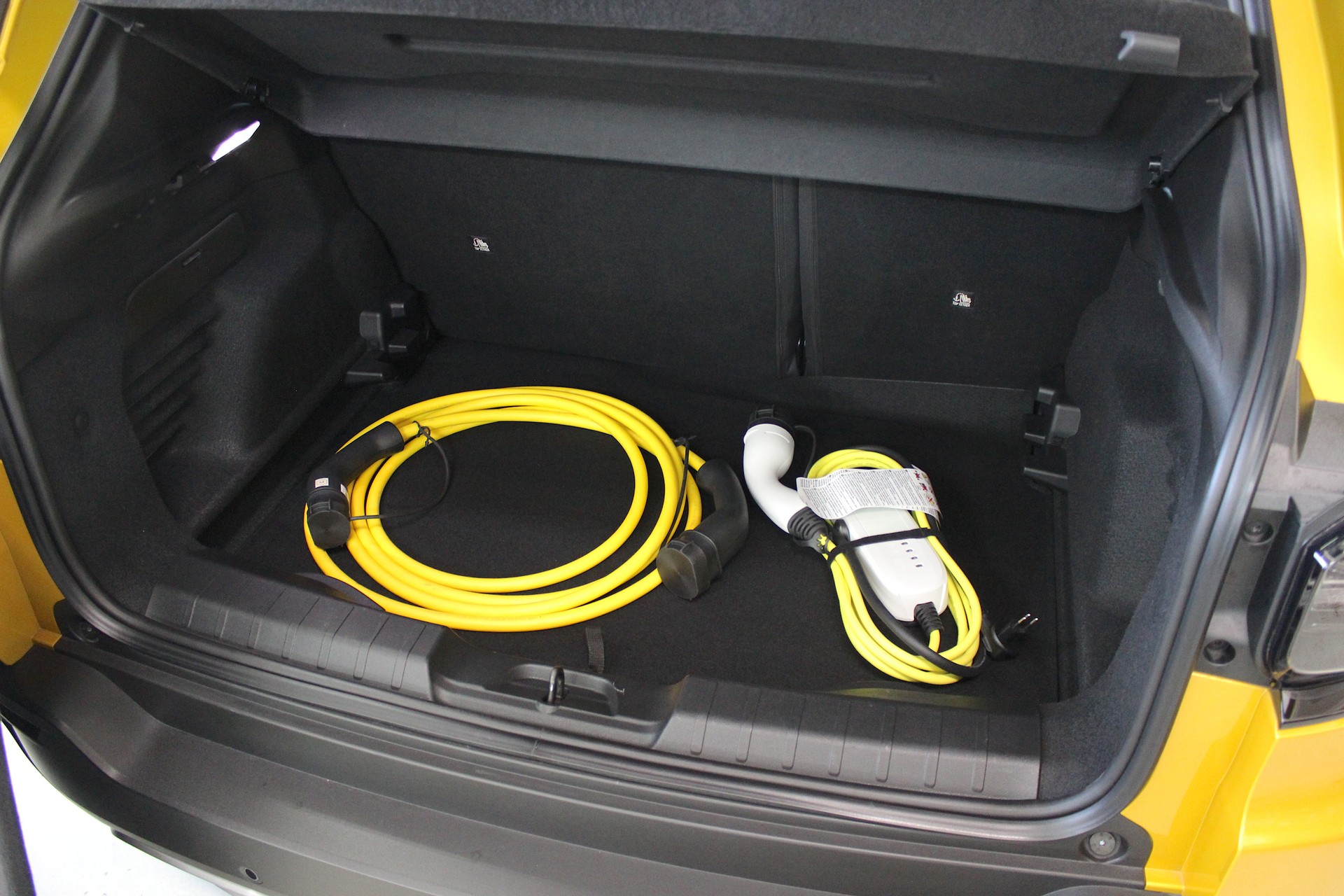 JEEP Avenger 54kWh Summit Swiss 💥 Leder *Sitzheizung *360°Kamera *DAB+ *ADAS-Systeme *Frontscheibenheizung 💥 Lieferung möglich-image-18