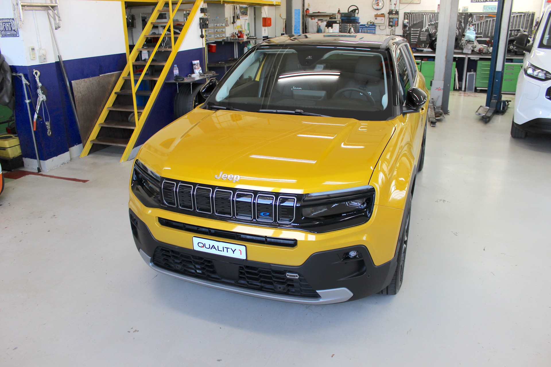 JEEP Avenger 54kWh Summit Swiss 💥 Leder *Sitzheizung *360°Kamera *DAB+ *ADAS-Systeme *Frontscheibenheizung 💥 Lieferung möglich-image-12