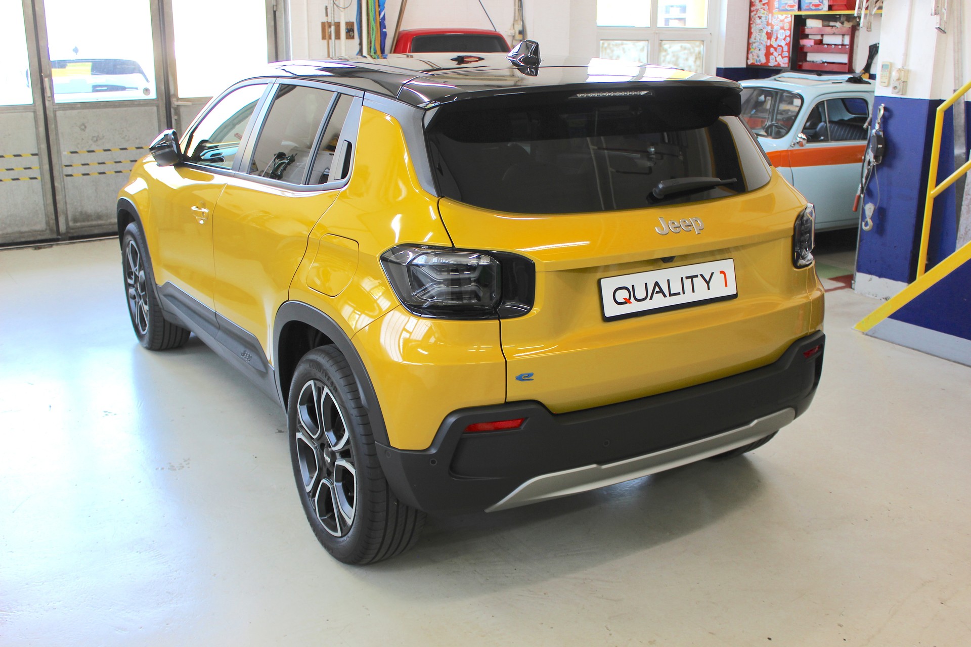 JEEP Avenger 54kWh Summit Swiss 💥 Leder *Sitzheizung *360°Kamera *DAB+ *ADAS-Systeme *Frontscheibenheizung 💥 Lieferung möglich-image-7