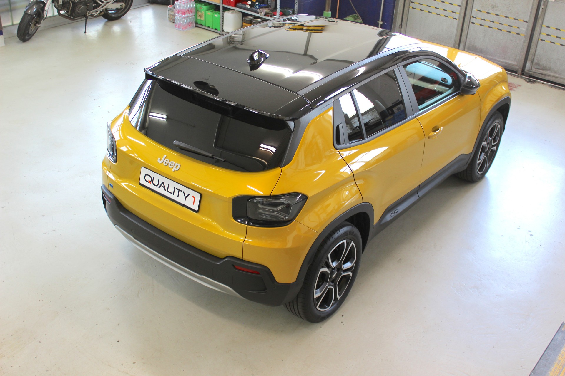 JEEP Avenger 54kWh Summit Swiss 💥 Leder *Sitzheizung *360°Kamera *DAB+ *ADAS-Systeme *Frontscheibenheizung 💥 Lieferung möglich-image-3