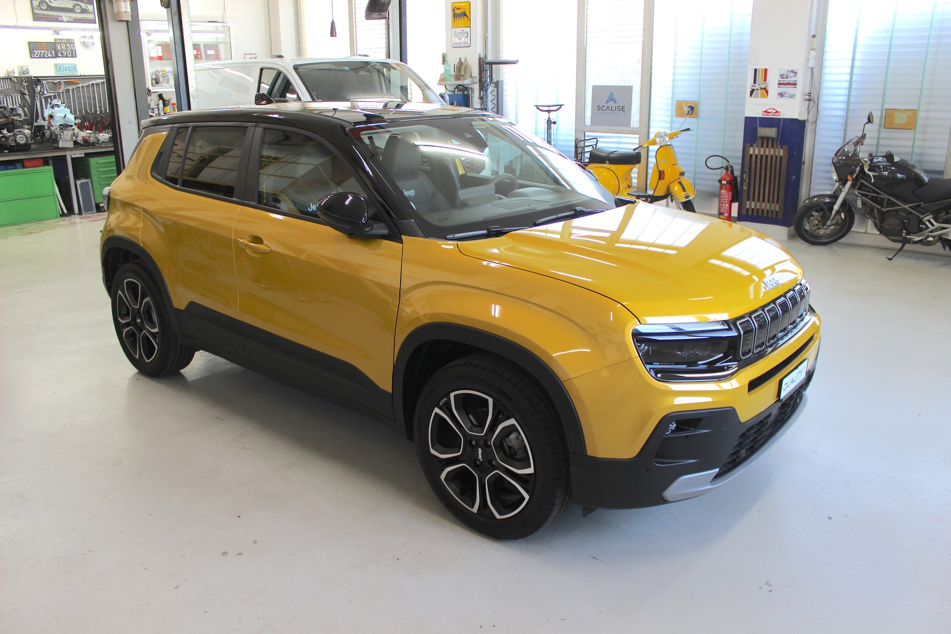 JEEP Avenger 54kWh Summit Swiss 💥 Leder *Sitzheizung *360°Kamera *DAB+ *ADAS-Systeme *Frontscheibenheizung 💥 Lieferung möglich-image-0