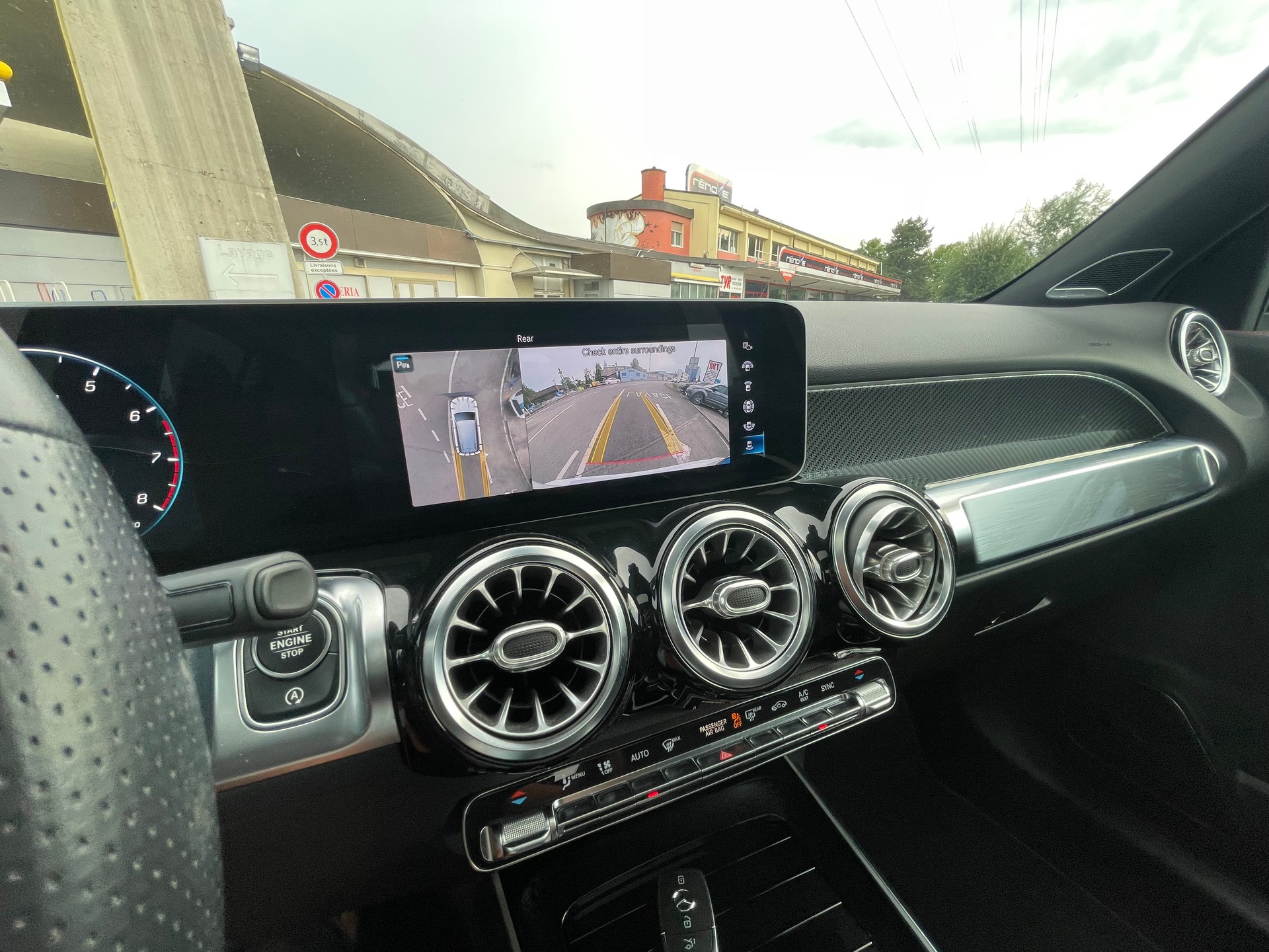 MERCEDES-BENZ GLB 250 4Matic AMG Line 8G-Tronic-image-11