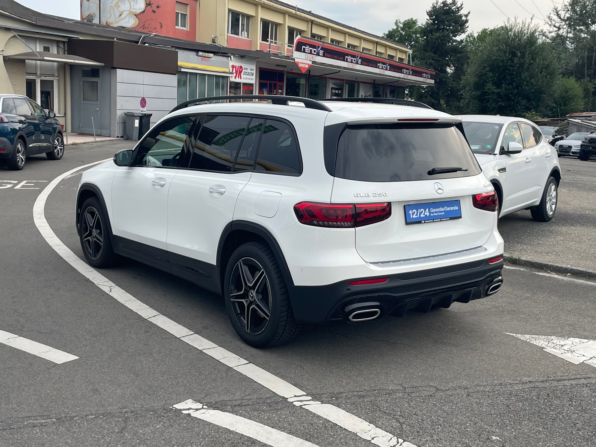 MERCEDES-BENZ GLB 250 4Matic AMG Line 8G-Tronic-image-5