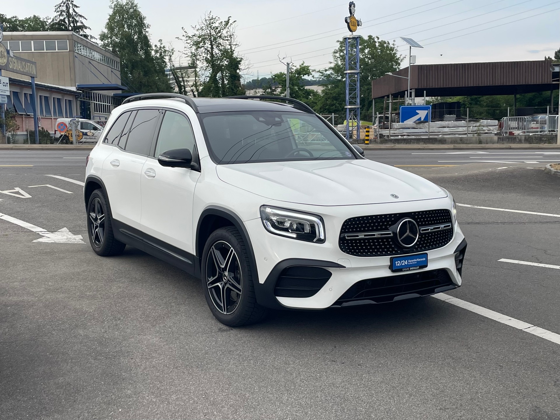 MERCEDES-BENZ GLB 250 4Matic AMG Line 8G-Tronic-image-2