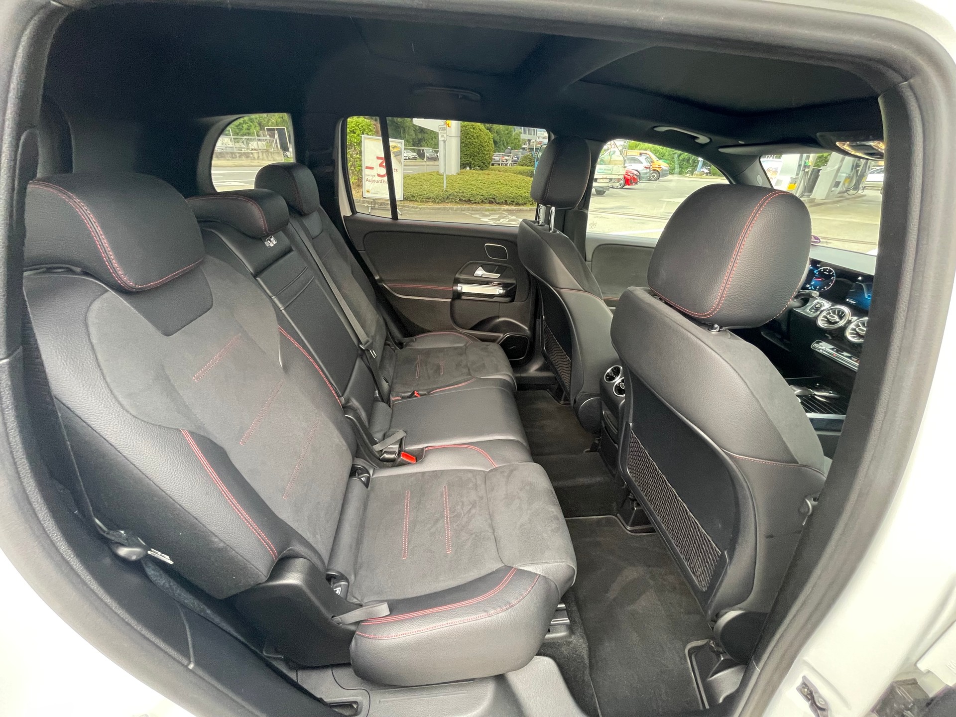 MERCEDES-BENZ GLB 250 4Matic AMG Line 8G-Tronic-image-6