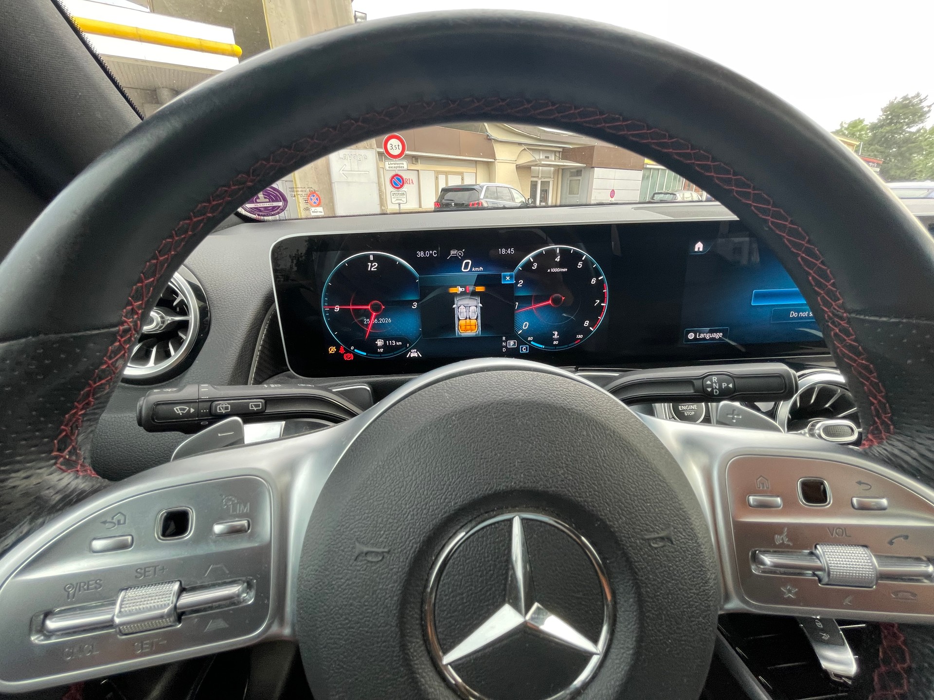 MERCEDES-BENZ GLB 250 4Matic AMG Line 8G-Tronic-image-10