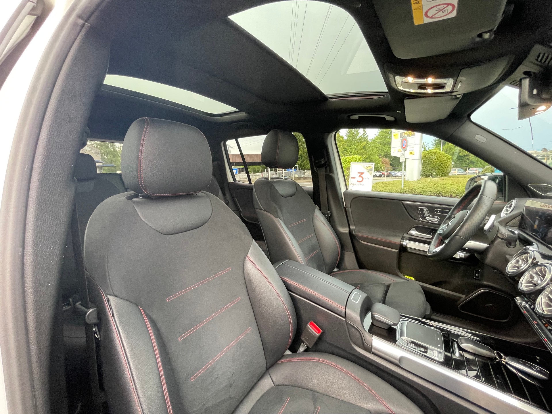 MERCEDES-BENZ GLB 250 4Matic AMG Line 8G-Tronic-image-8