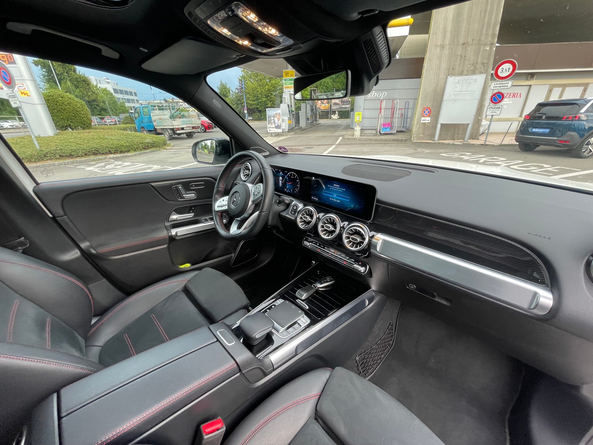 MERCEDES-BENZ GLB 250 4Matic AMG Line 8G-Tronic-image-9