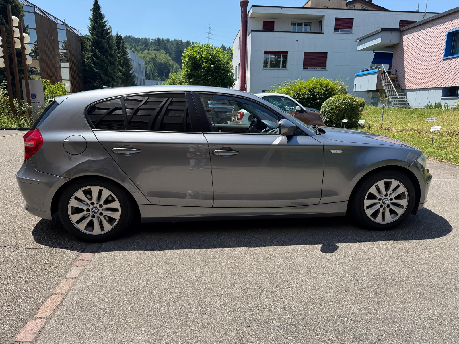 BMW 118-image-1