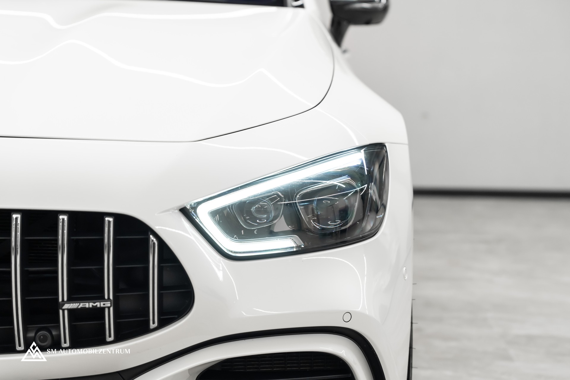 MERCEDES-BENZ AMG GT 63 S 4matic+ / Panorama / Head-Up / Sitzbelüftung-image-4