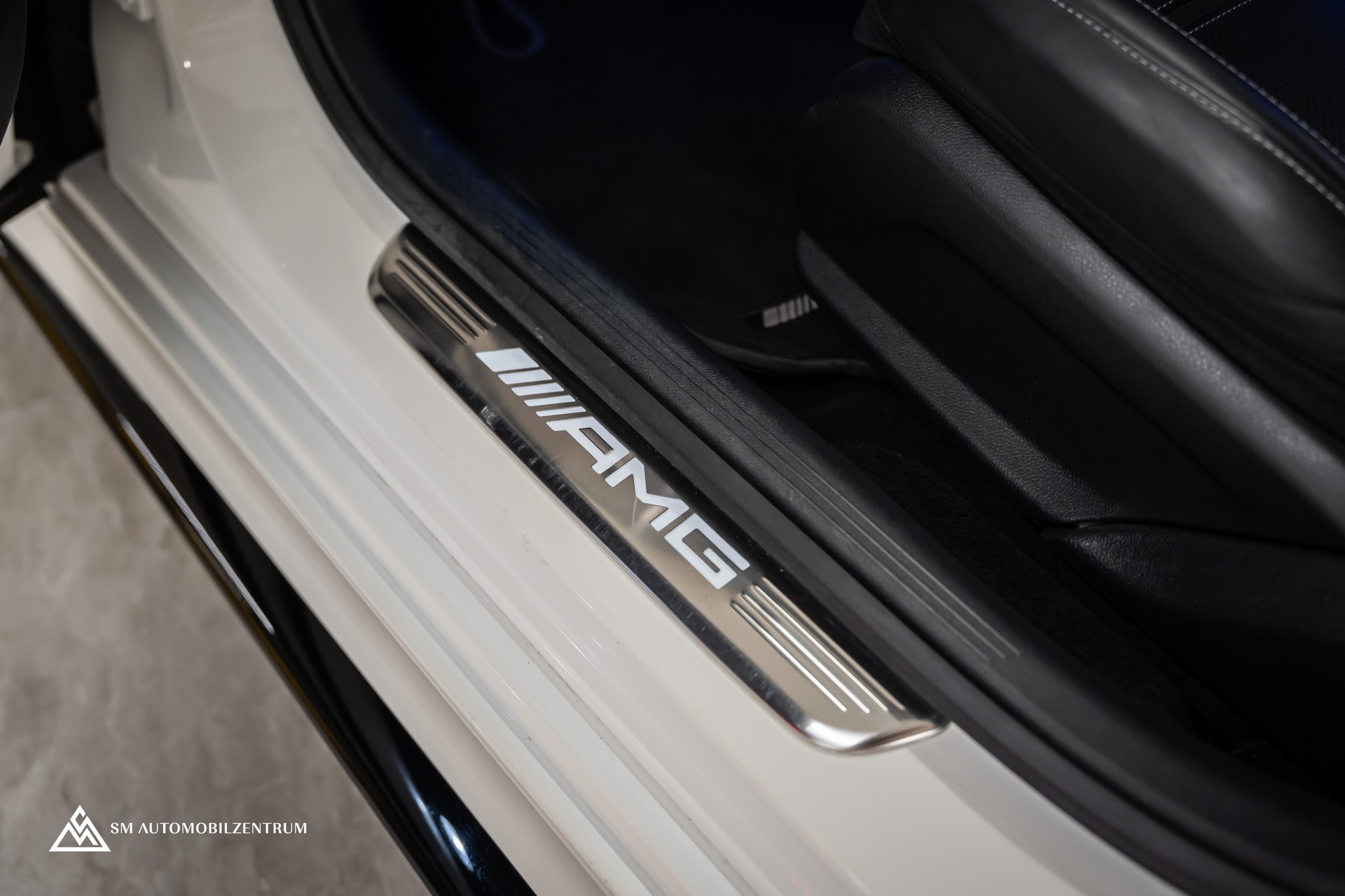 MERCEDES-BENZ AMG GT 63 S 4matic+ / Panorama / Head-Up / Sitzbelüftung-image-25