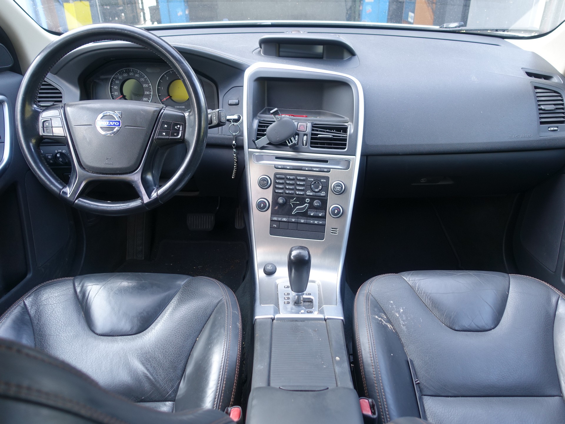 VOLVO XC60 2.4D Momentum Geartronic-image-8