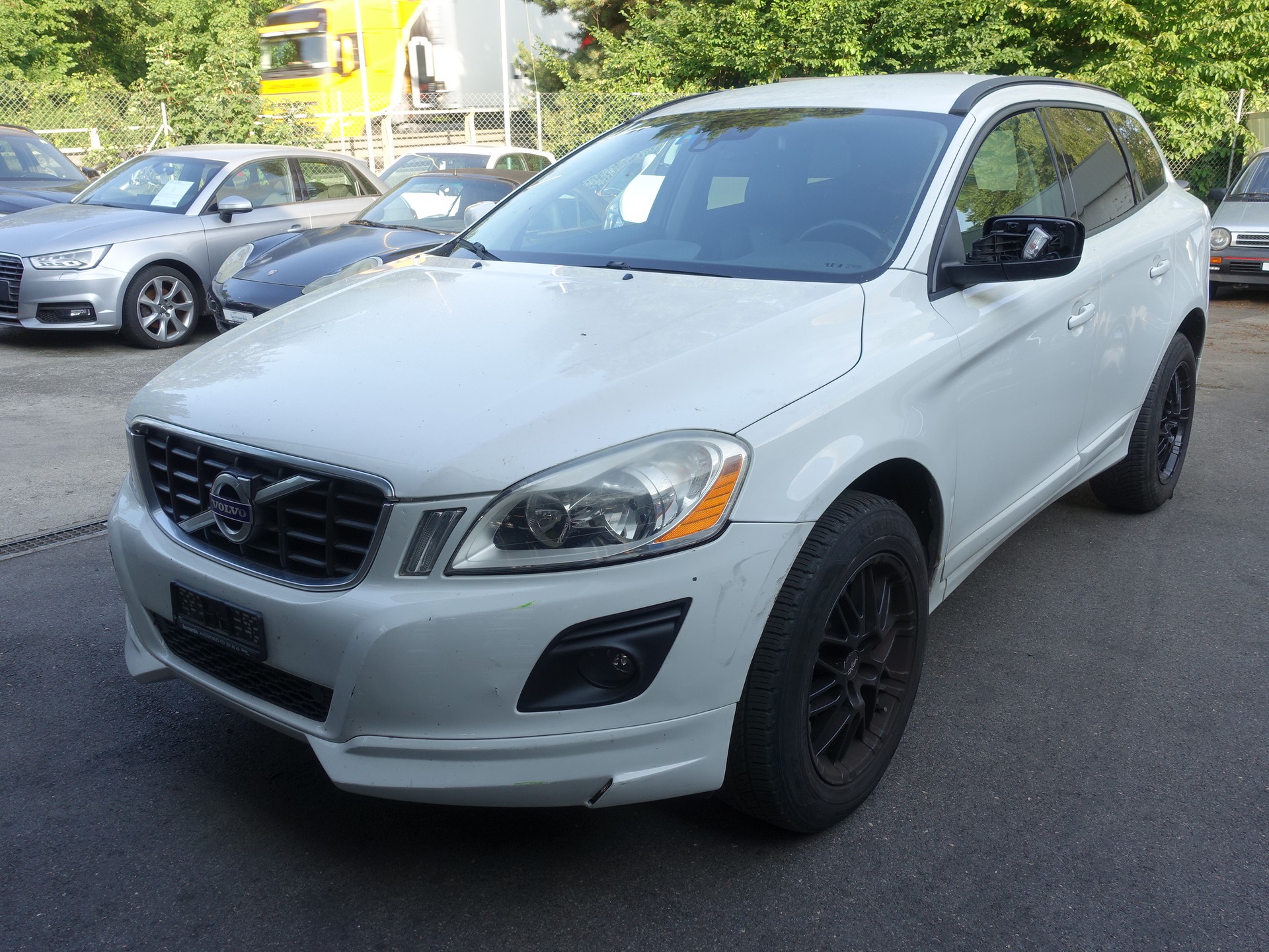 VOLVO XC60 2.4D Momentum Geartronic-image-1