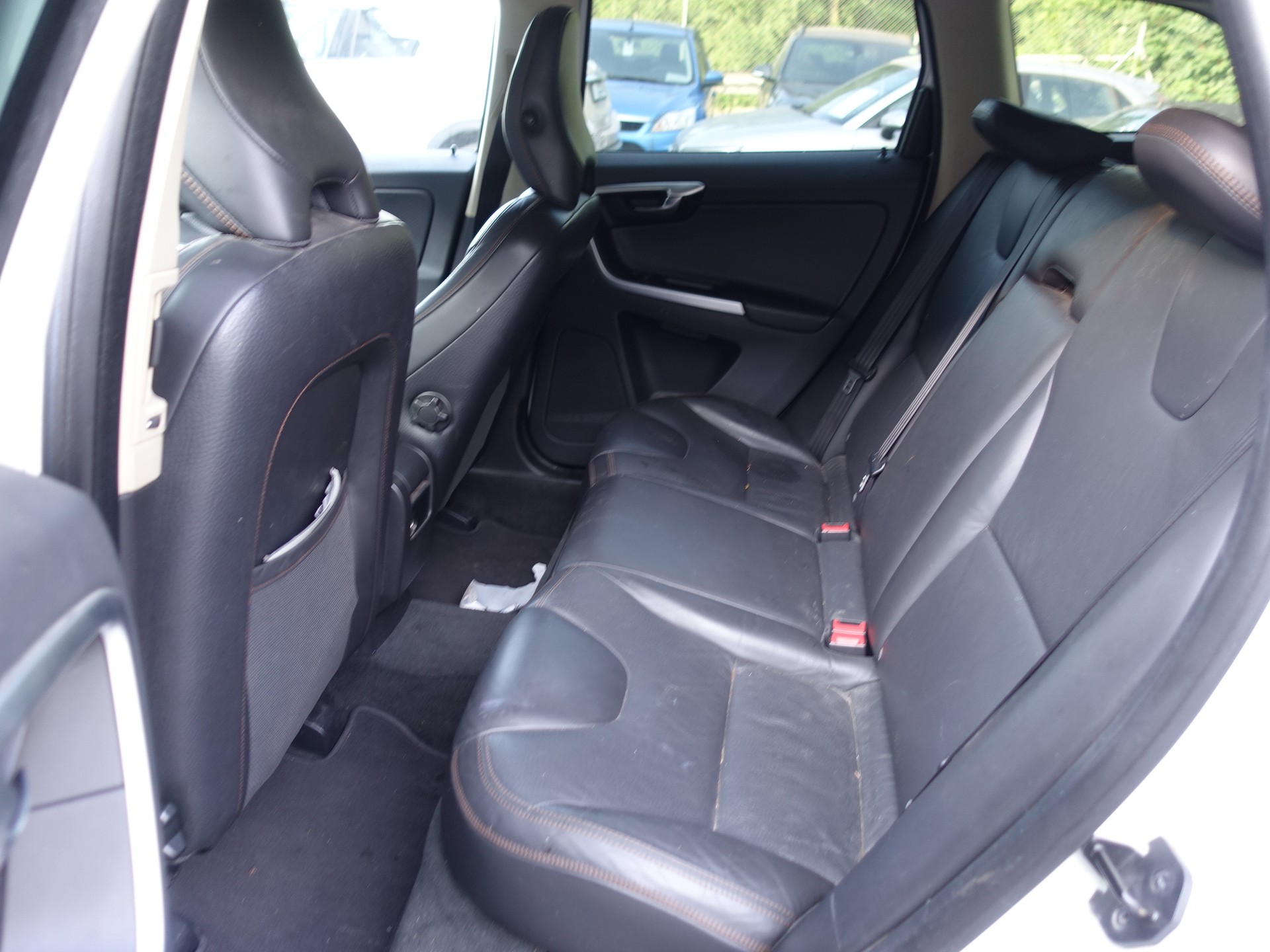VOLVO XC60 2.4D Momentum Geartronic-image-12
