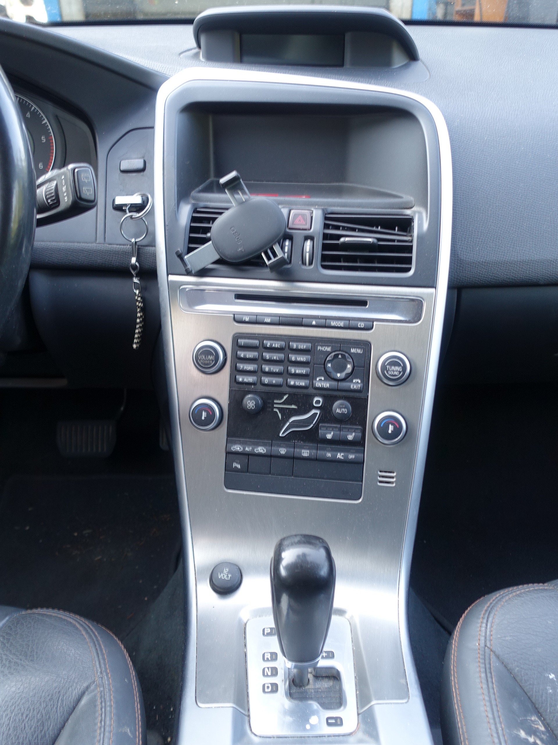 VOLVO XC60 2.4D Momentum Geartronic-image-10