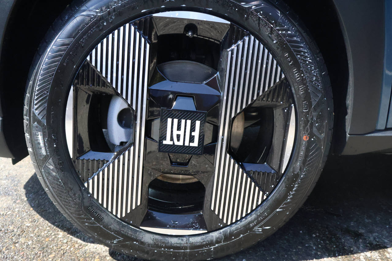 FIAT Grande Panda 1.2 Hybrid La Prima-image-9