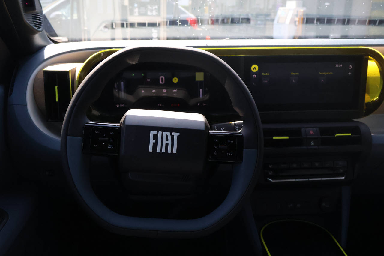 FIAT Grande Panda 1.2 Hybrid La Prima-image-11