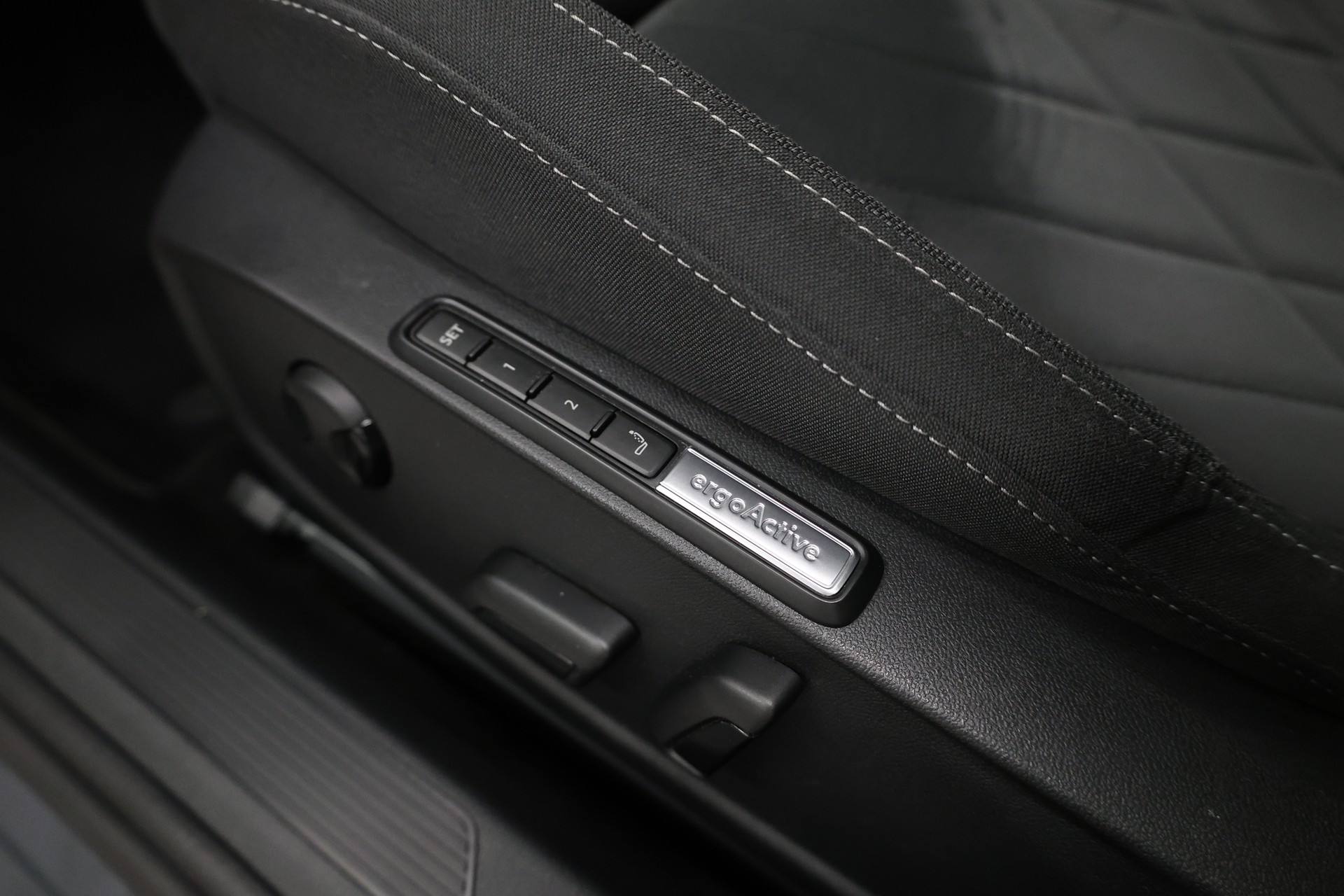 VW Golf VIII 1.4 TSI PHEV Style DSG-image-19
