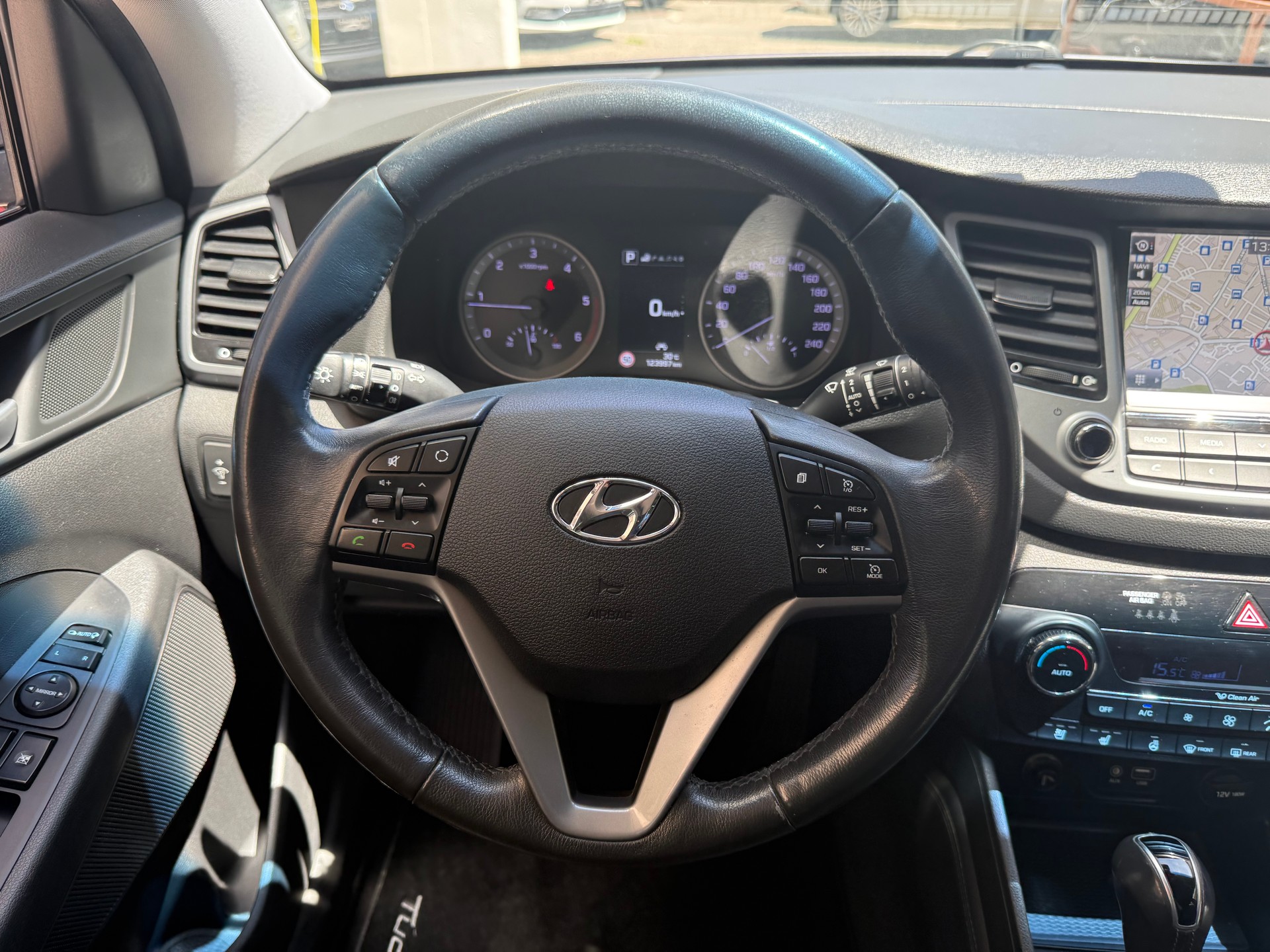 HYUNDAI Tucson 2.0 CRDI Vertex 4WD Automatic-image-13