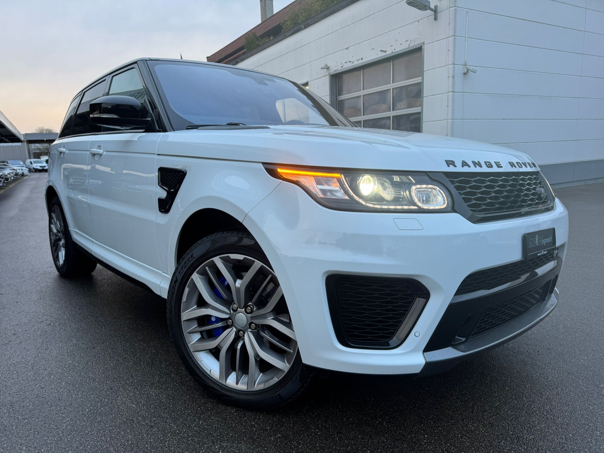 LAND ROVER Range Rover Sport 5.0 V8 SVR-image-2