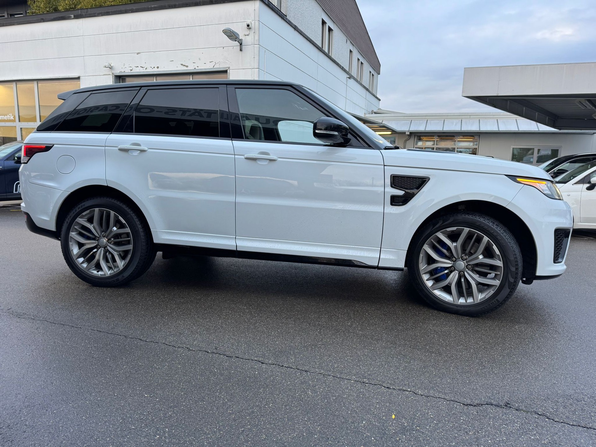 LAND ROVER Range Rover Sport 5.0 V8 SVR-image-4