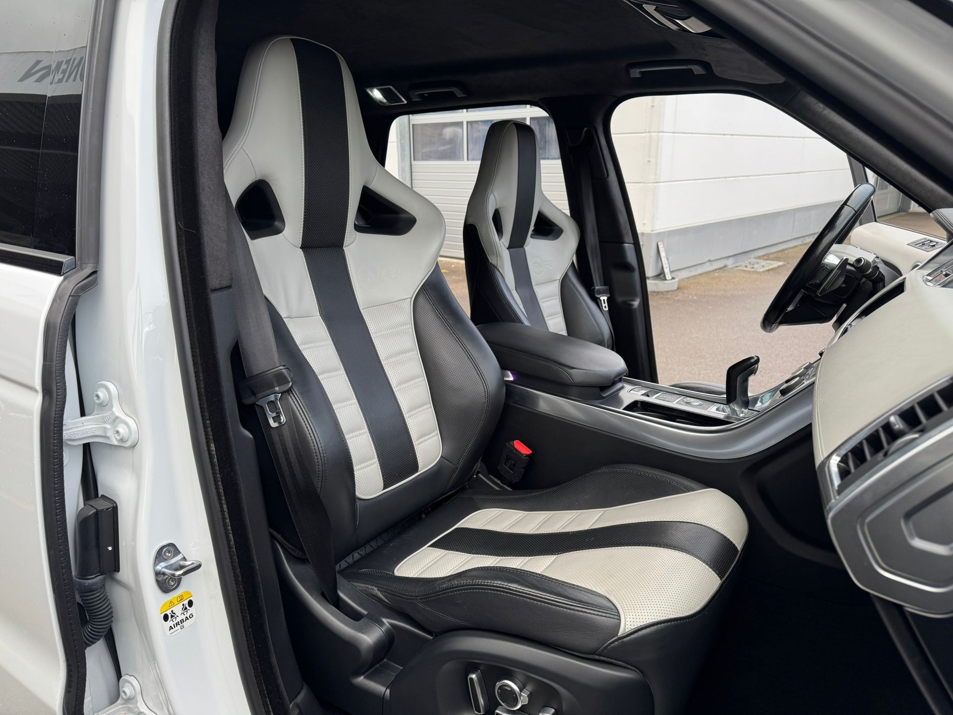 LAND ROVER Range Rover Sport 5.0 V8 SVR-image-14