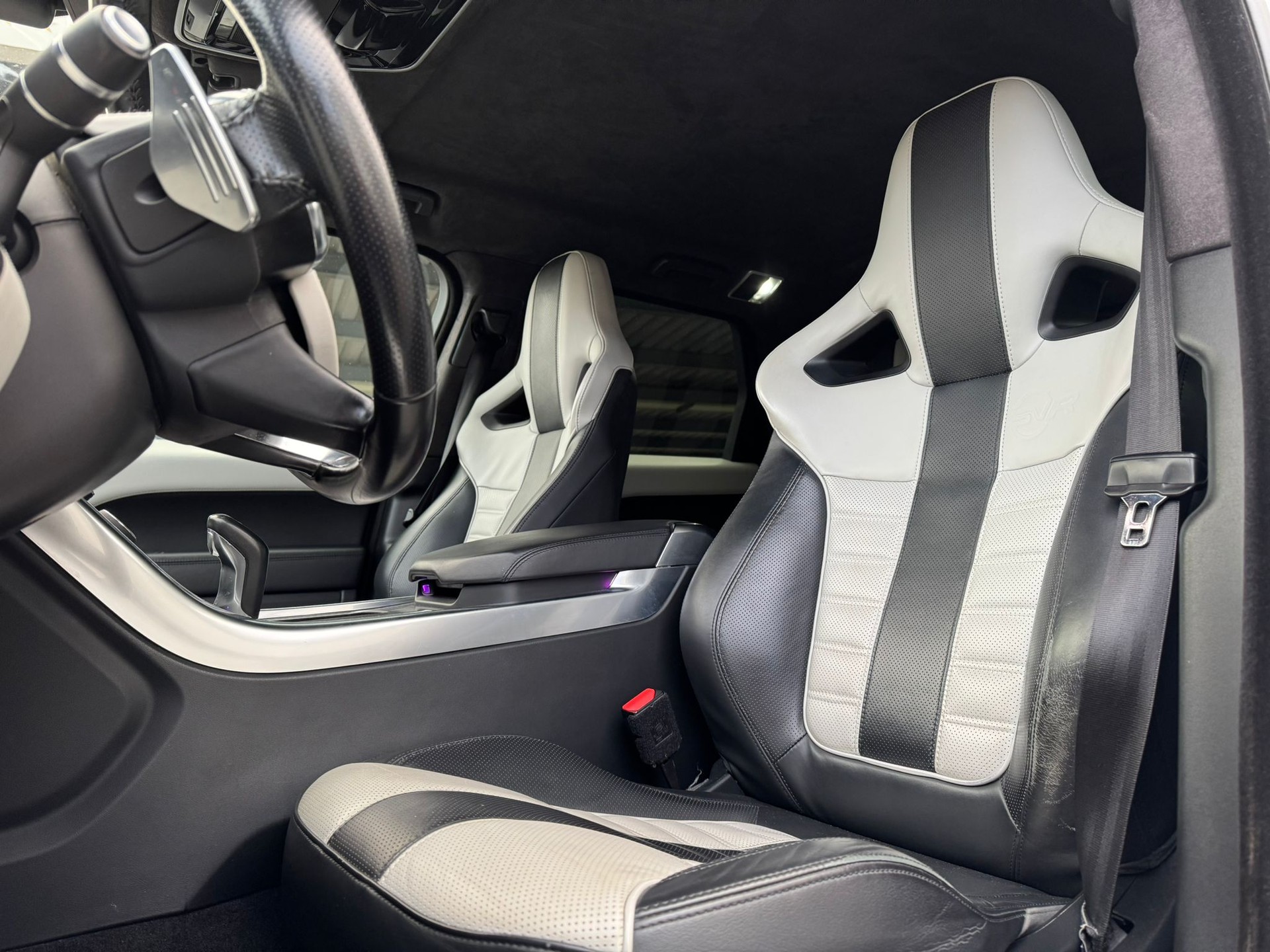 LAND ROVER Range Rover Sport 5.0 V8 SVR-image-13
