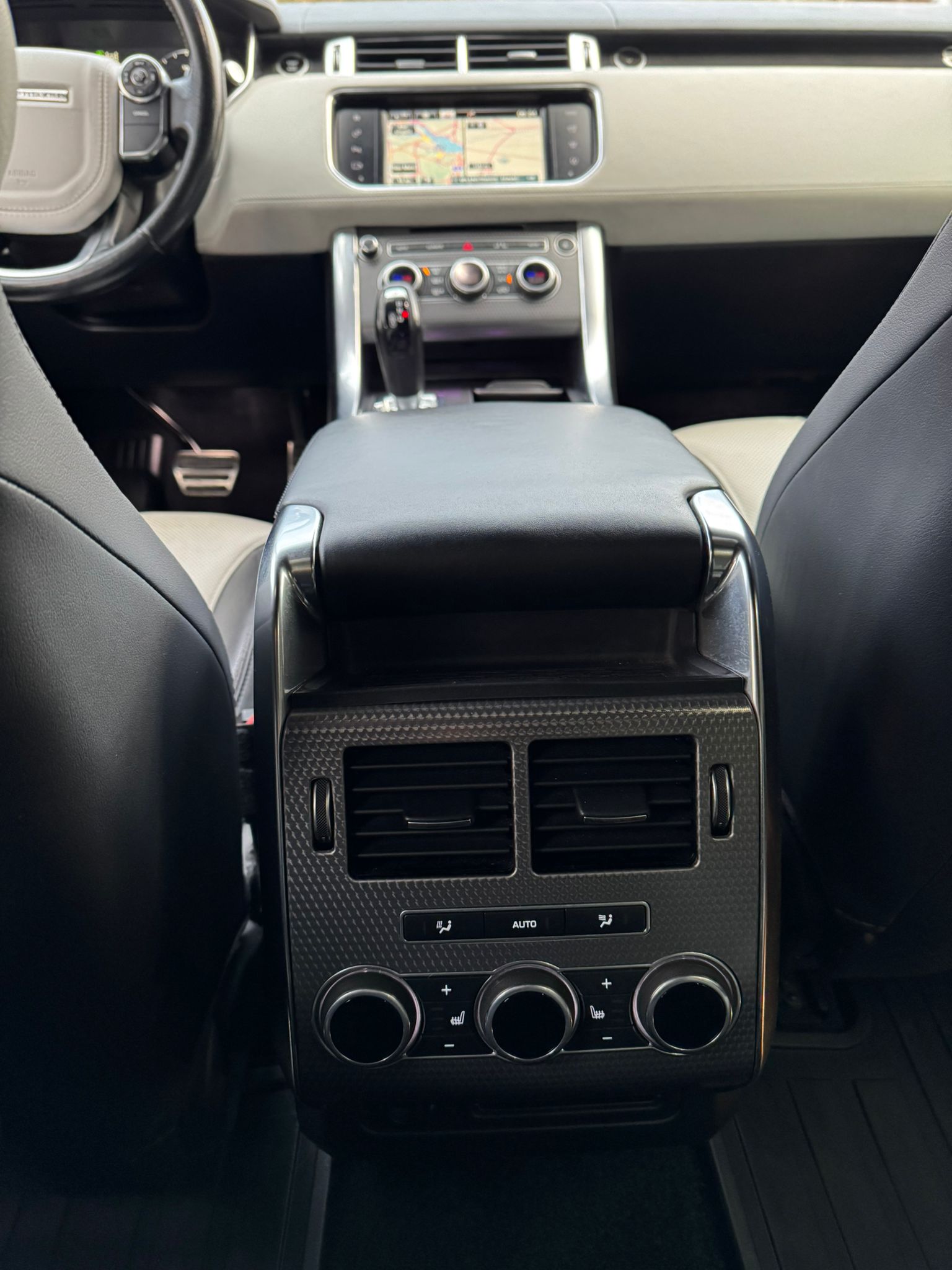 LAND ROVER Range Rover Sport 5.0 V8 SVR-image-11