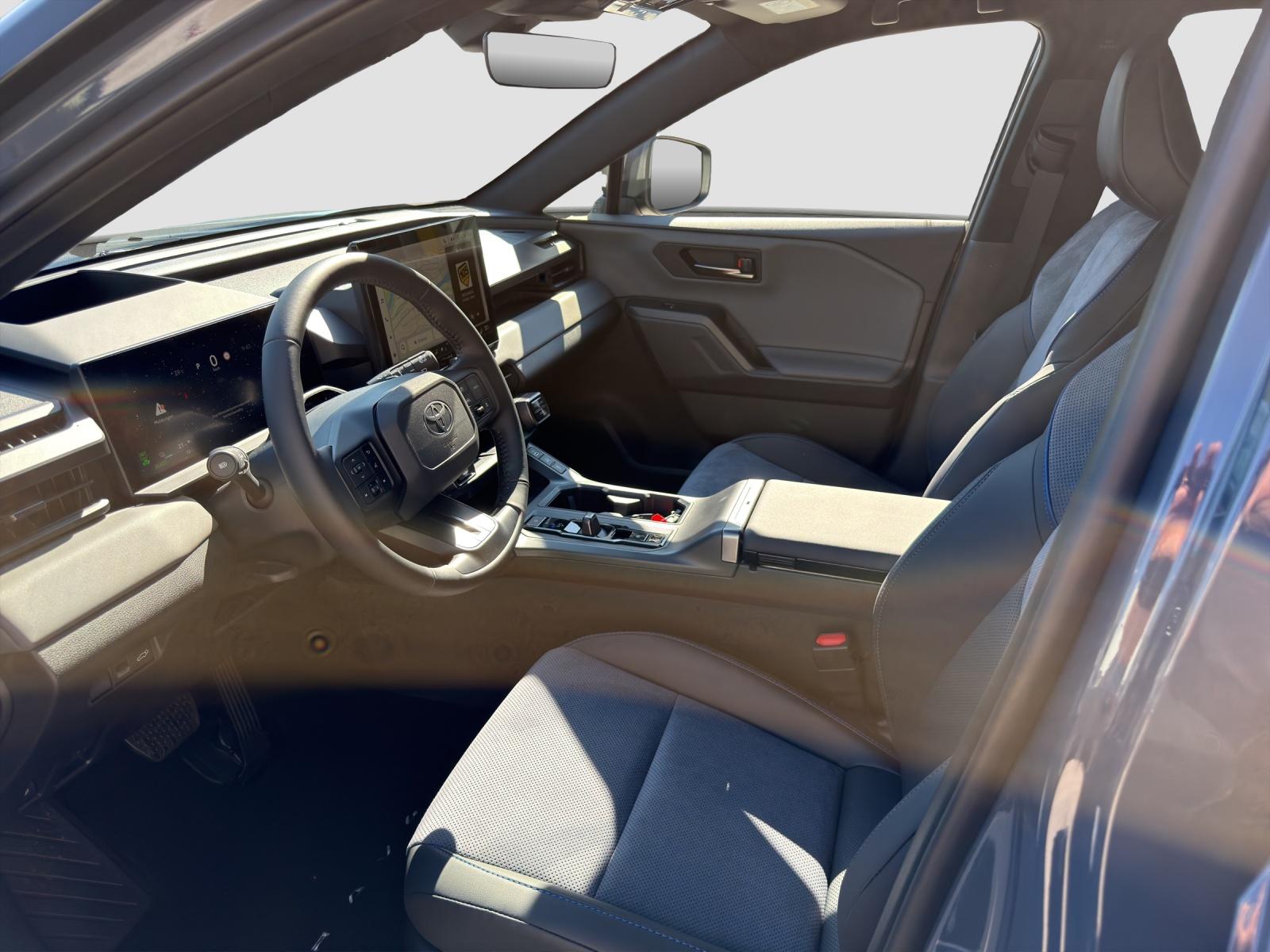 TOYOTA RAV4 2.5 Plug-In-Hybrid Style-image-8