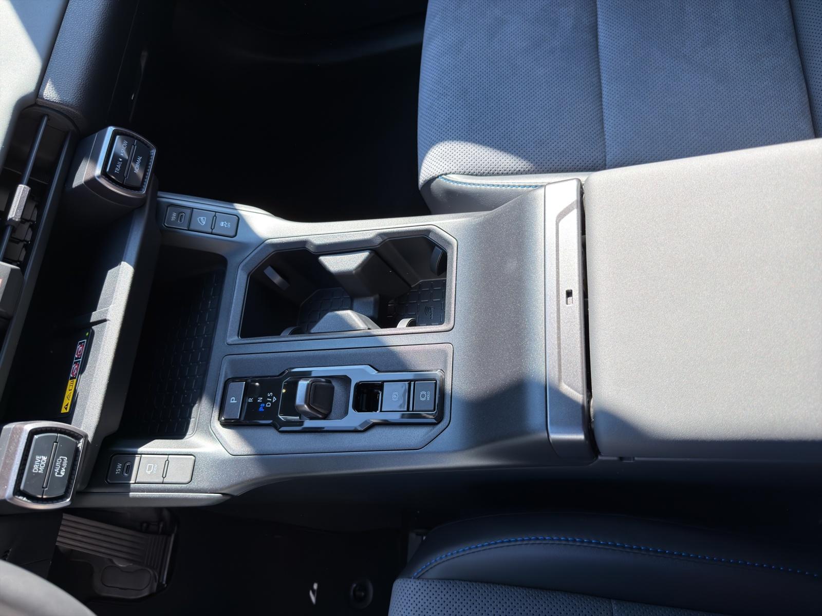 TOYOTA RAV4 2.5 Plug-In-Hybrid Style-image-16
