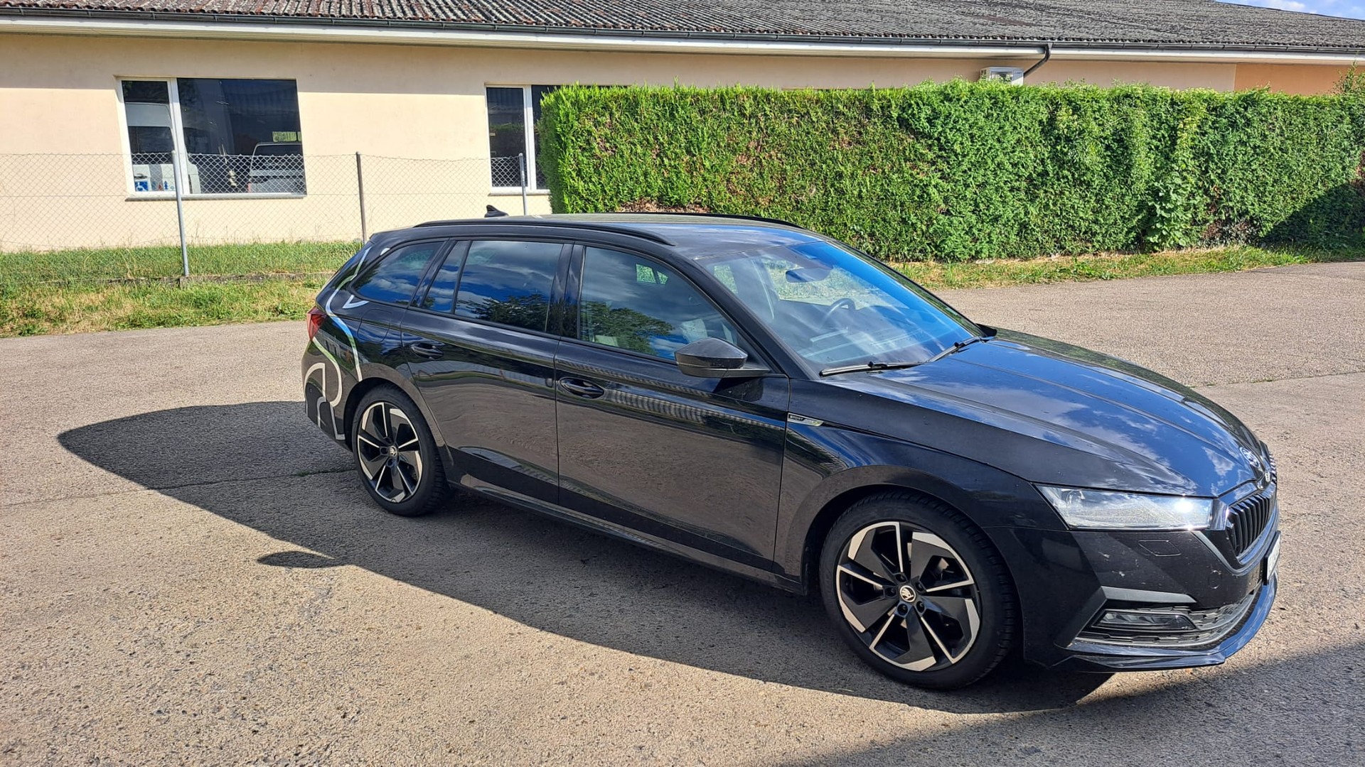 SKODA Octavia Combi 2.0 TDI DSG SportLine 4x4-image-2