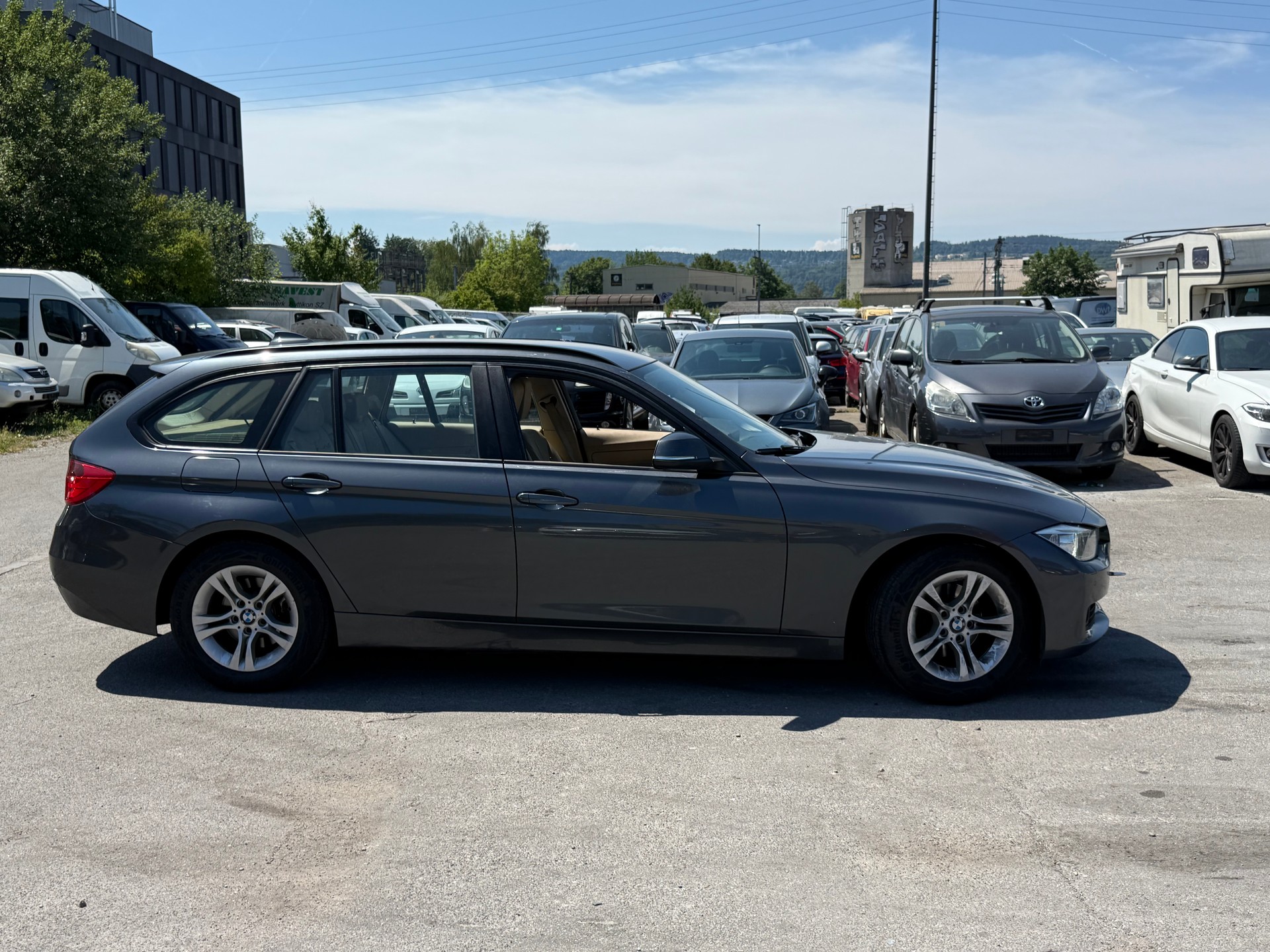 BMW 318d Touring Modern Line-image-2