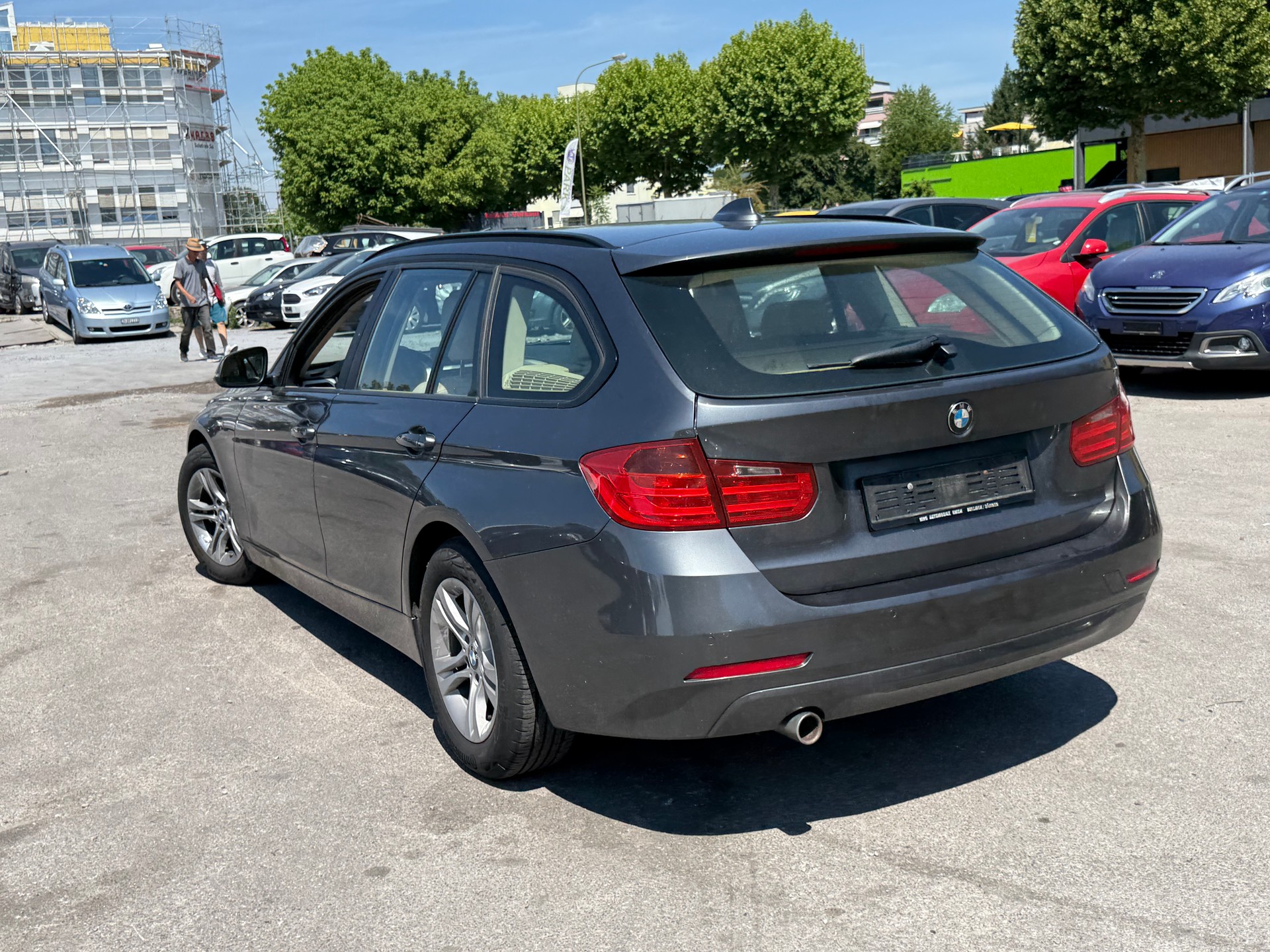 BMW 318d Touring Modern Line-image-6