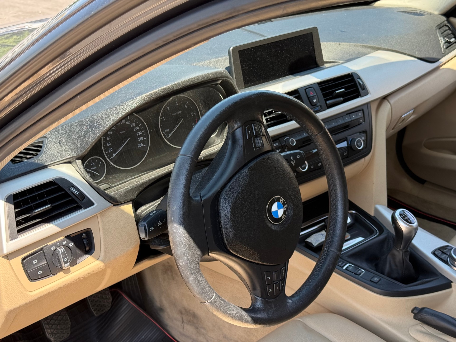 BMW 318d Touring Modern Line-image-10